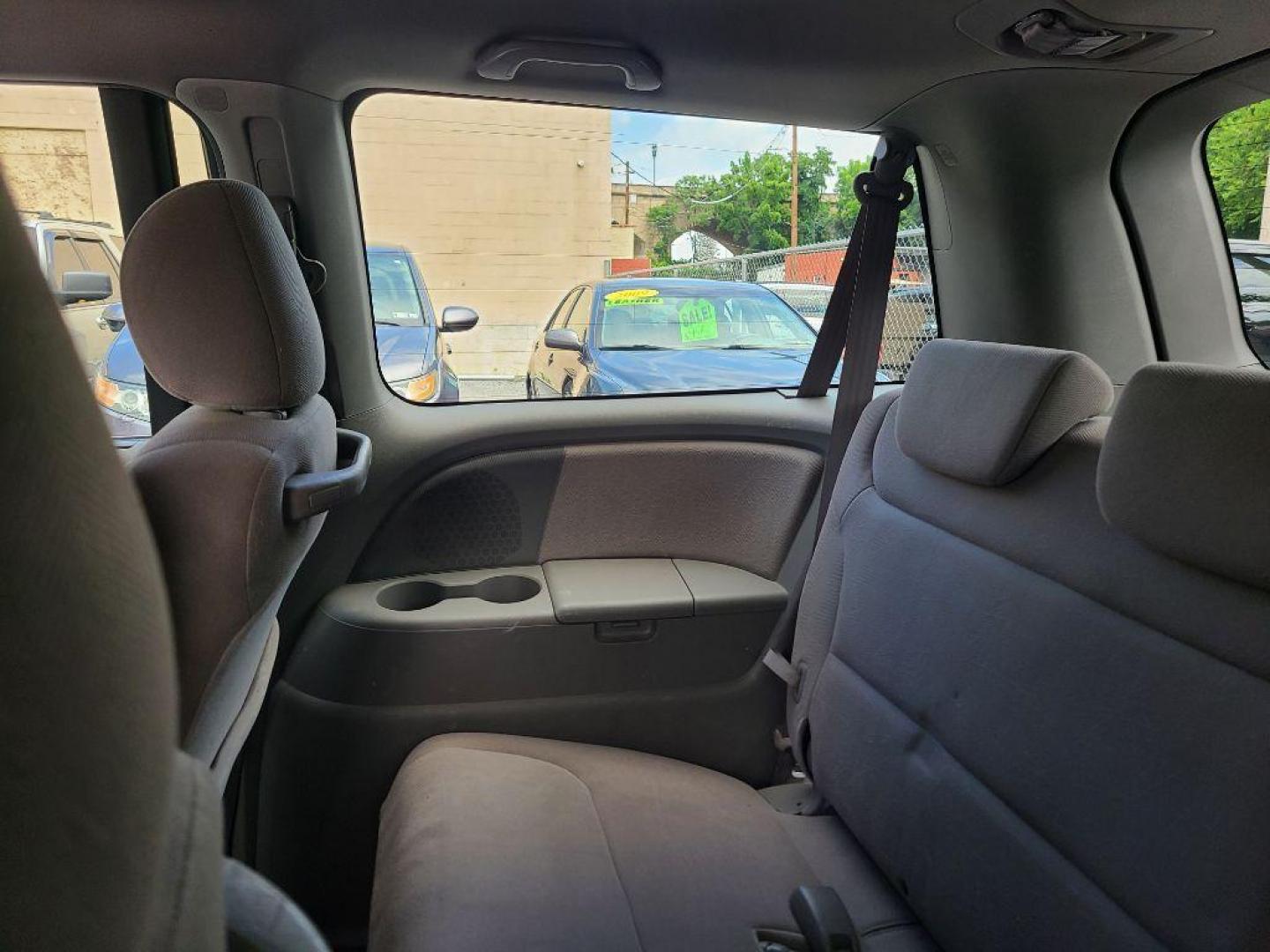 2010 BLUE HONDA ODYSSEY EX (5FNRL3H55AB) with an 3.5L engine, Automatic transmission, located at 117 North Cameron Street, Harrisburg, PA, 17101, (717) 963-8962, 40.267021, -76.875351 - WE FINANCE!!! Good Credit/ Bad Credit/ No Credit - ALL Trade-Ins Welcomed!!! ***Guaranteed Credit Approval*** APPLY ONLINE or CALL us TODAY ;) Internet Prices and Marketplace Prices are SPECIAL discounted ***CASH DEALS*** Retail Prices are higher. Please call us to discuss your cash and finan - Photo#13