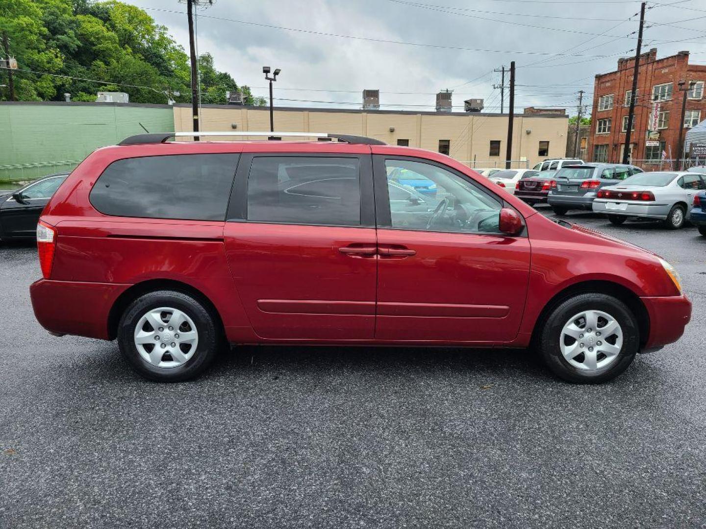 2010 RED KIA SEDONA LX (KNDMG4C32A6) with an 3.8L engine, 5-Speed Manual transmission, located at 117 North Cameron Street, Harrisburg, PA, 17101, (717) 963-8962, 40.267021, -76.875351 - WE FINANCE!!! Good Credit/ Bad Credit/ No Credit - ALL Trade-Ins Welcomed!!! ***Guaranteed Credit Approval*** APPLY ONLINE or CALL us TODAY ;) Internet Prices and Marketplace Prices are SPECIAL discounted ***CASH DEALS*** Retail Prices are higher. Please call us to discuss your cash and finan - Photo#5