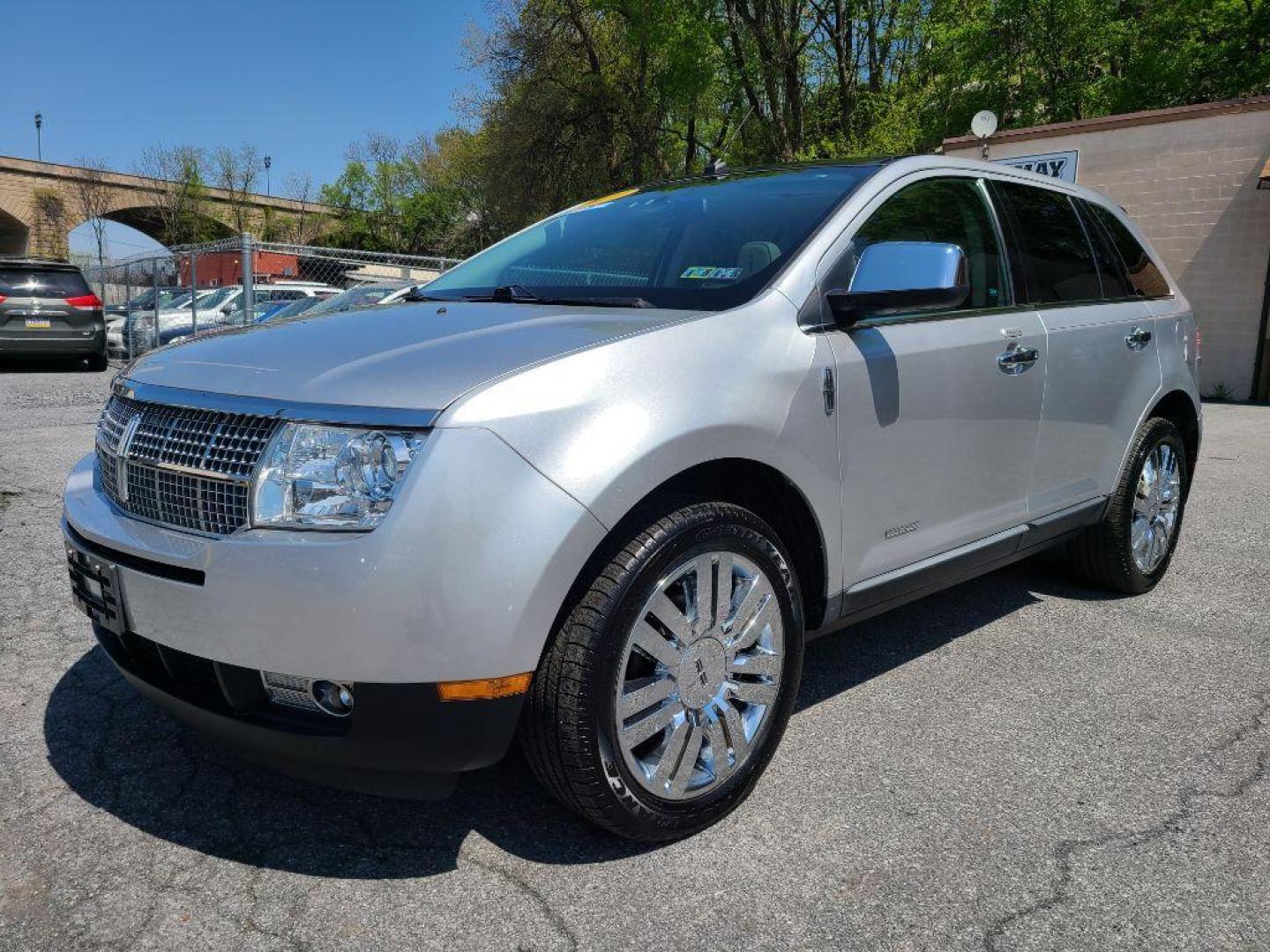 2010 SILVER LINCOLN MKX BASE (2LMDJ8JC3AB) with an 3.5L engine, Automatic transmission, located at 117 North Cameron Street, Harrisburg, PA, 17101, (717) 963-8962, 40.267021, -76.875351 - WE FINANCE!!! Good Credit/ Bad Credit/ No Credit - ALL Trade-Ins Welcomed!!! ***Guaranteed Credit Approval*** APPLY ONLINE or CALL us TODAY ;) Internet Prices and Marketplace Prices are SPECIAL discounted ***CASH DEALS*** Retail Prices are higher. Please call us to discuss your cash and finan - Photo#0