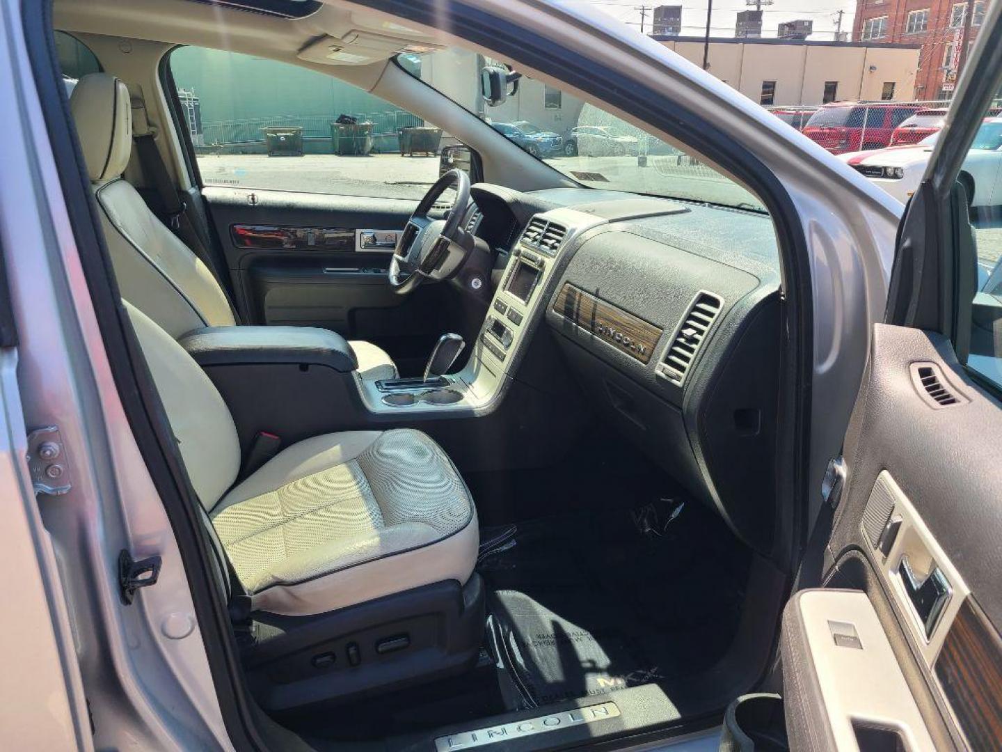 2010 SILVER LINCOLN MKX BASE (2LMDJ8JC3AB) with an 3.5L engine, Automatic transmission, located at 117 North Cameron Street, Harrisburg, PA, 17101, (717) 963-8962, 40.267021, -76.875351 - WE FINANCE!!! Good Credit/ Bad Credit/ No Credit - ALL Trade-Ins Welcomed!!! ***Guaranteed Credit Approval*** APPLY ONLINE or CALL us TODAY ;) Internet Prices and Marketplace Prices are SPECIAL discounted ***CASH DEALS*** Retail Prices are higher. Please call us to discuss your cash and finan - Photo#12