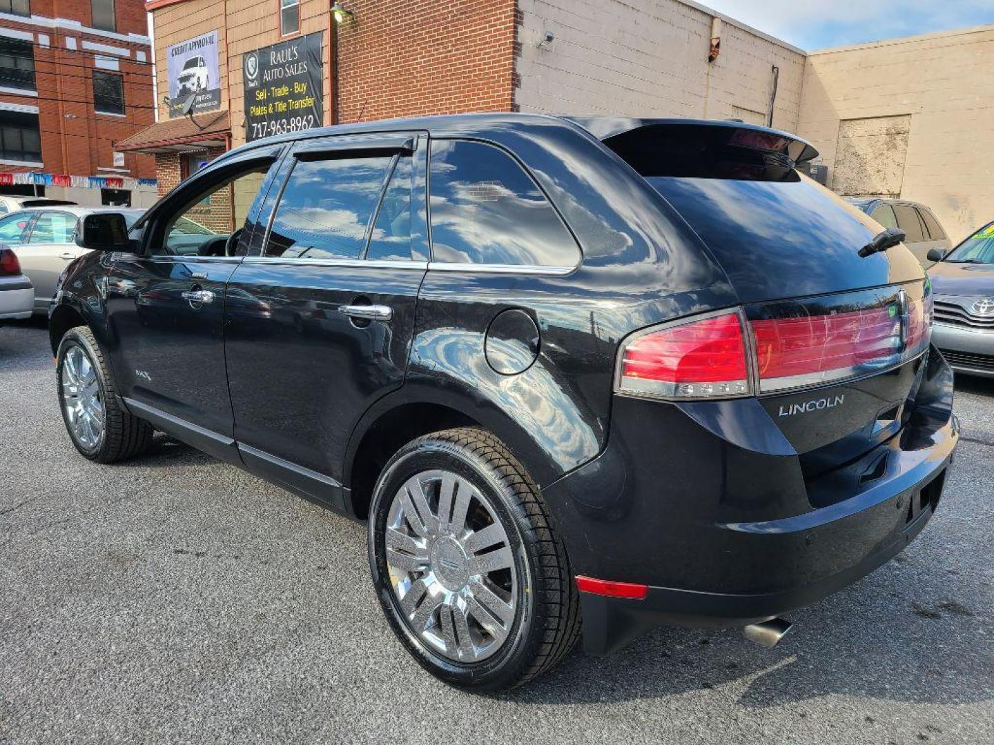 2010 BLACK LINCOLN MKX AWD (2LMDJ8JC2AB) with an 3.5L engine, Automatic transmission, located at 117 North Cameron Street, Harrisburg, PA, 17101, (717) 963-8962, 40.267021, -76.875351 - Photo#2