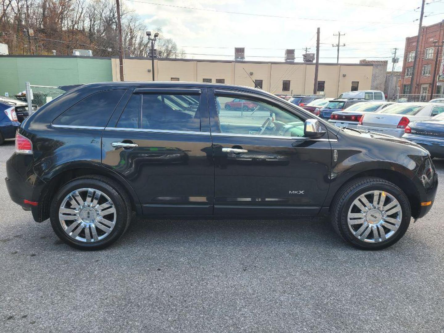 2010 BLACK LINCOLN MKX AWD (2LMDJ8JC2AB) with an 3.5L engine, Automatic transmission, located at 117 North Cameron Street, Harrisburg, PA, 17101, (717) 963-8962, 40.267021, -76.875351 - Photo#5