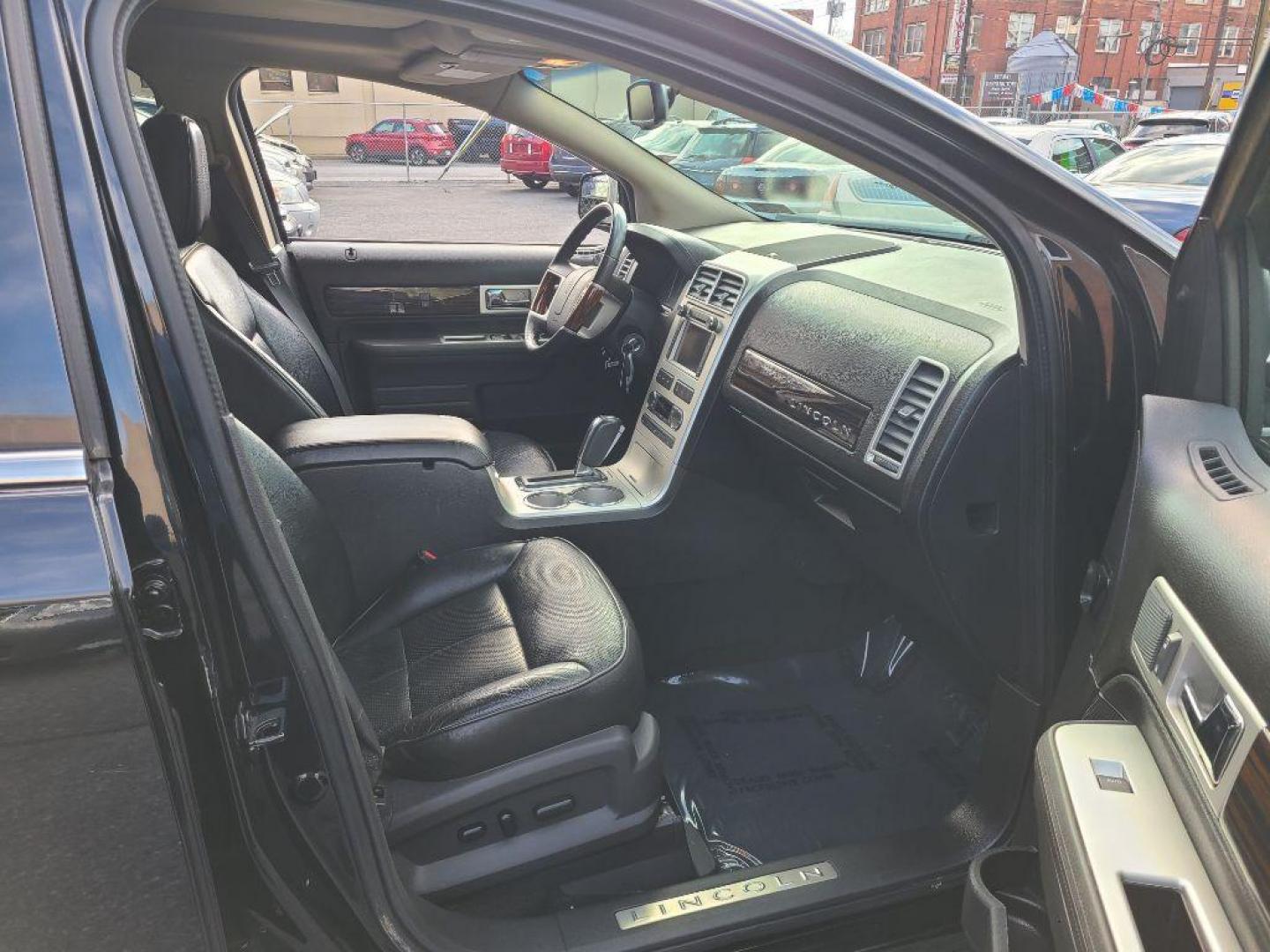 2010 BLACK LINCOLN MKX AWD (2LMDJ8JC2AB) with an 3.5L engine, Automatic transmission, located at 117 North Cameron Street, Harrisburg, PA, 17101, (717) 963-8962, 40.267021, -76.875351 - Photo#8