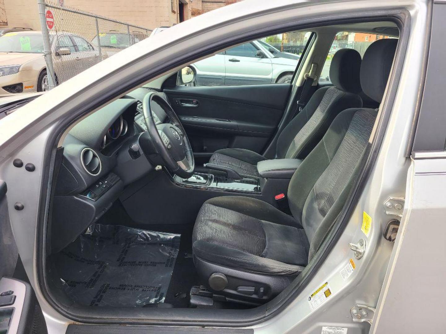 2010 SILVER MAZDA 6 I (1YVHZ8CH1A5) with an 2.5L engine, Automatic transmission, located at 117 North Cameron Street, Harrisburg, PA, 17101, (717) 963-8962, 40.267021, -76.875351 - WE FINANCE!!! Good Credit/ Bad Credit/ No Credit - ALL Trade-Ins Welcomed!!! ***Guaranteed Credit Approval*** APPLY ONLINE or CALL us TODAY ;) Internet Prices and Marketplace Prices are SPECIAL discounted ***CASH DEALS*** Retail Prices are higher. Please call us to discuss your cash and finan - Photo#10