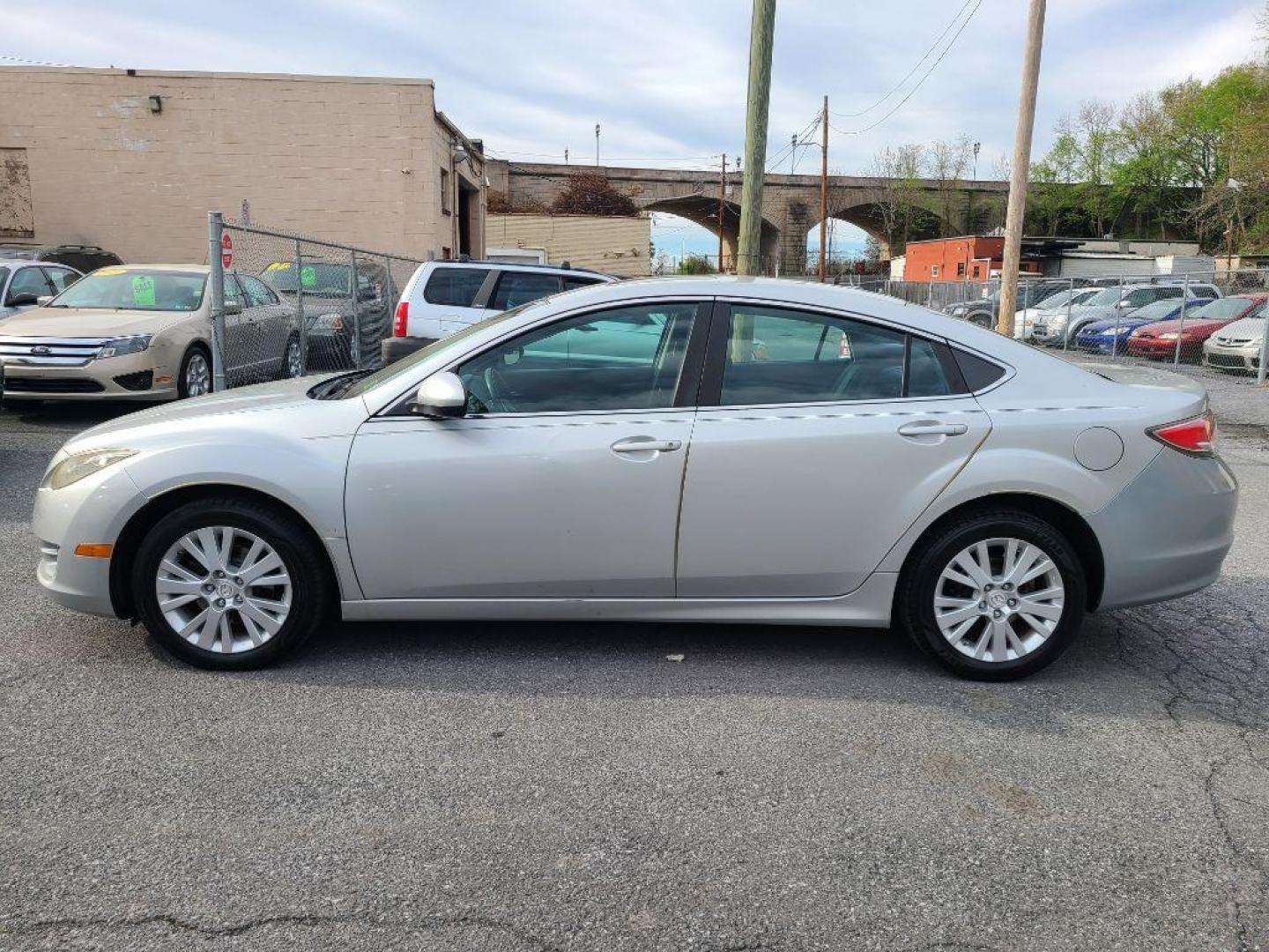 2010 SILVER MAZDA 6 I (1YVHZ8CH1A5) with an 2.5L engine, Automatic transmission, located at 117 North Cameron Street, Harrisburg, PA, 17101, (717) 963-8962, 40.267021, -76.875351 - WE FINANCE!!! Good Credit/ Bad Credit/ No Credit - ALL Trade-Ins Welcomed!!! ***Guaranteed Credit Approval*** APPLY ONLINE or CALL us TODAY ;) Internet Prices and Marketplace Prices are SPECIAL discounted ***CASH DEALS*** Retail Prices are higher. Please call us to discuss your cash and finan - Photo#6