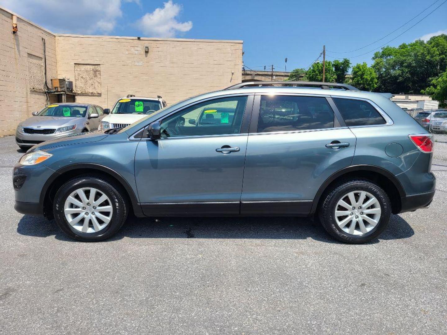 2010 GRAY MAZDA CX-9 SPORT (JM3TB3MA2A0) with an 3.7L engine, Automatic transmission, located at 117 North Cameron Street, Harrisburg, PA, 17101, (717) 963-8962, 40.267021, -76.875351 - WE FINANCE!!! Good Credit/ Bad Credit/ No Credit - ALL Trade-Ins Welcomed!!! ***Guaranteed Credit Approval*** APPLY ONLINE or CALL us TODAY ;) Internet Prices and Marketplace Prices are SPECIAL discounted ***CASH DEALS*** Retail Prices are higher. Please call us to discuss your cash and finan - Photo#1