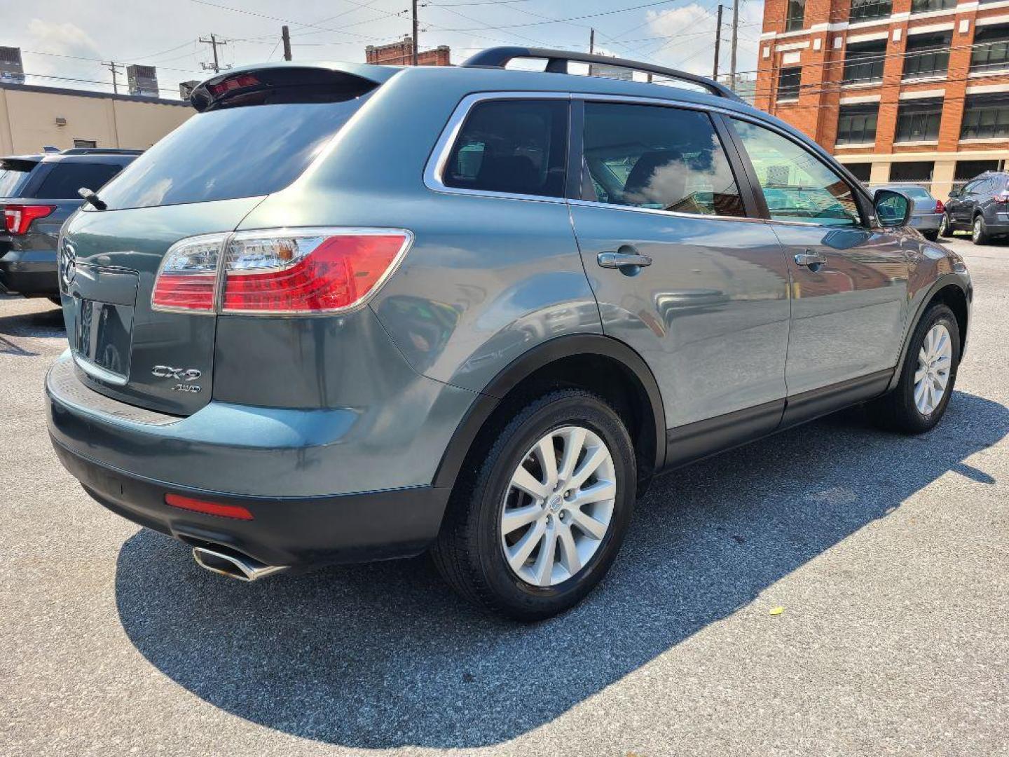 2010 GRAY MAZDA CX-9 SPORT (JM3TB3MA2A0) with an 3.7L engine, Automatic transmission, located at 117 North Cameron Street, Harrisburg, PA, 17101, (717) 963-8962, 40.267021, -76.875351 - WE FINANCE!!! Good Credit/ Bad Credit/ No Credit - ALL Trade-Ins Welcomed!!! ***Guaranteed Credit Approval*** APPLY ONLINE or CALL us TODAY ;) Internet Prices and Marketplace Prices are SPECIAL discounted ***CASH DEALS*** Retail Prices are higher. Please call us to discuss your cash and finan - Photo#4
