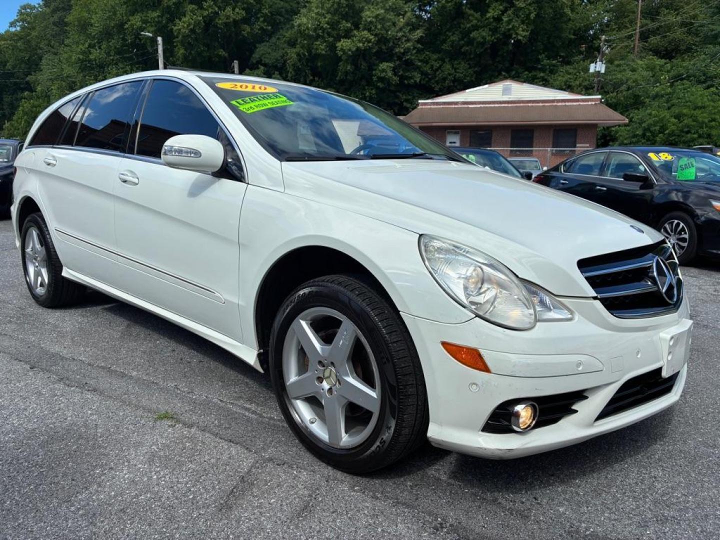 2010 WHITE MERCEDES-BENZ R-CLASS R350 4MATIC (4JGCB6FE0AA) with an 3.5L engine, Automatic transmission, located at 117 North Cameron Street, Harrisburg, PA, 17101, (717) 963-8962, 40.267021, -76.875351 - WE FINANCE!!! MOST vehicles are available for financing. Good Credit/ Challenged Credit/ No Credit - ALL Trade-Ins Welcomed!!! APPLY ONLINE or CALL us TODAY Please call us to discuss your cash and/or financing options. Thanks for checking our inventory! We're here to help.- Photo#6