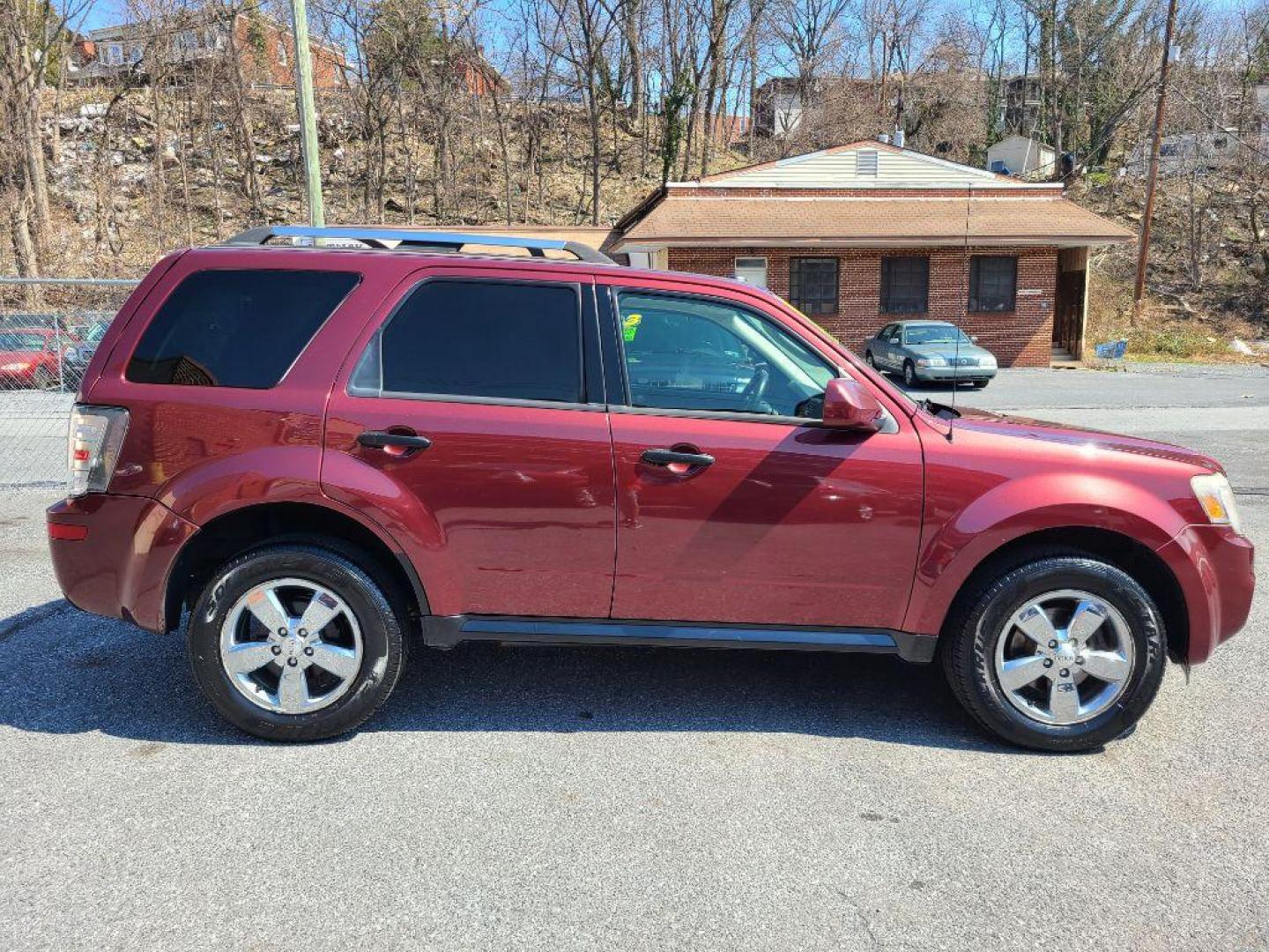 2010 RED MERCURY MARINER PREMIER VOGUE EDITION (4M2CN9H74AK) with an 2.5L engine, Automatic transmission, located at 117 North Cameron Street, Harrisburg, PA, 17101, (717) 963-8962, 40.267021, -76.875351 - WE FINANCE!!! Good Credit/ Bad Credit/ No Credit - ALL Trade-Ins Welcomed!!! ***Guaranteed Credit Approval*** APPLY ONLINE or CALL us TODAY ;) Internet Prices and Marketplace Prices are SPECIAL discounted ***CASH DEALS*** Retail Prices are higher. Please call us to discuss your cash and finan - Photo#5