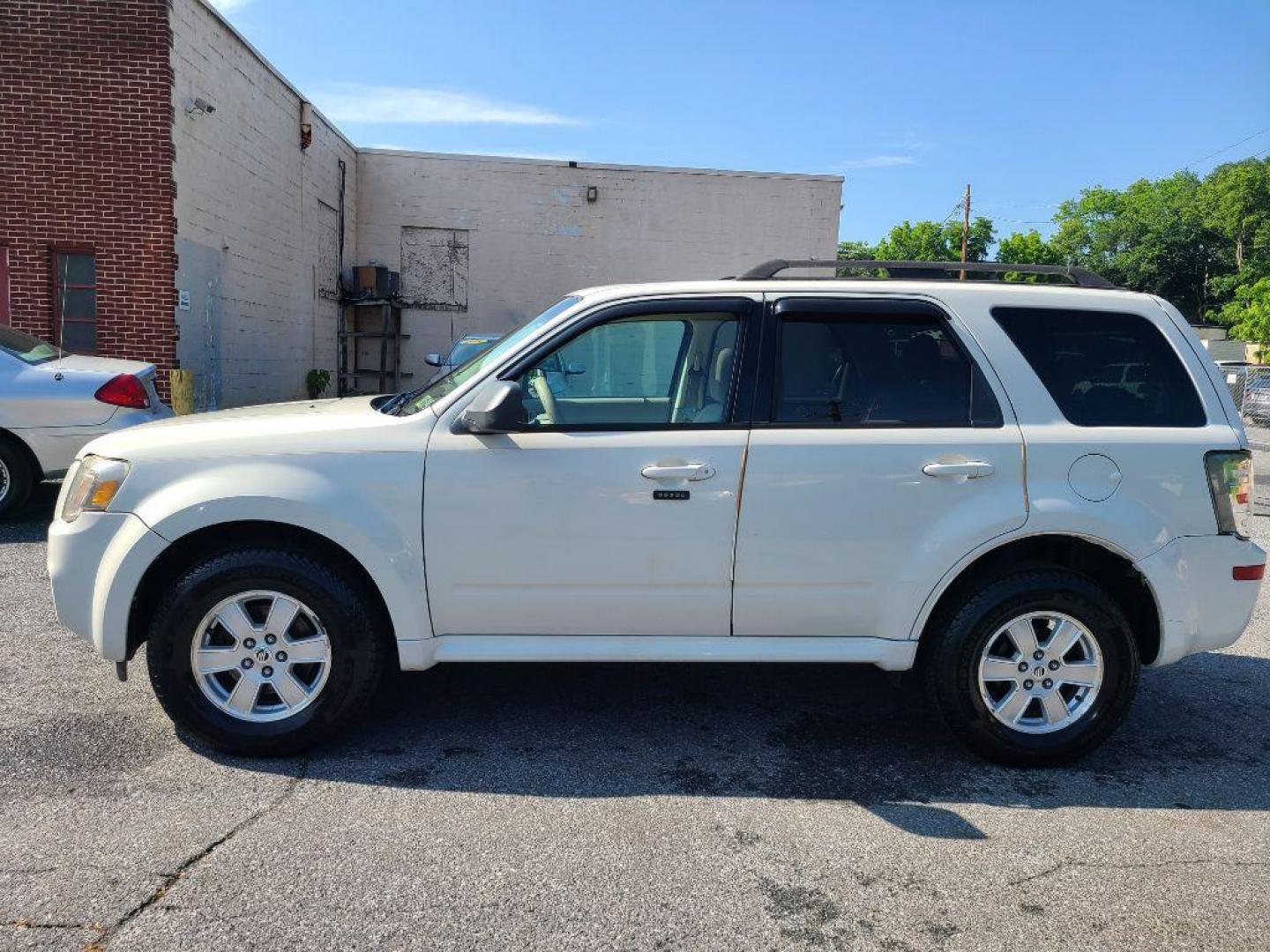 2010 WHITE MERCURY MARINER SUV (4M2CN8B7XAK) with an 2.5L engine, Automatic transmission, located at 117 North Cameron Street, Harrisburg, PA, 17101, (717) 963-8962, 40.267021, -76.875351 - WE FINANCE!!! Good Credit/ Bad Credit/ No Credit - ALL Trade-Ins Welcomed!!! ***Guaranteed Credit Approval*** APPLY ONLINE or CALL us TODAY ;) Internet Prices and Marketplace Prices are SPECIAL discounted ***CASH DEALS*** Retail Prices are higher. Please call us to discuss your cash and finan - Photo#1