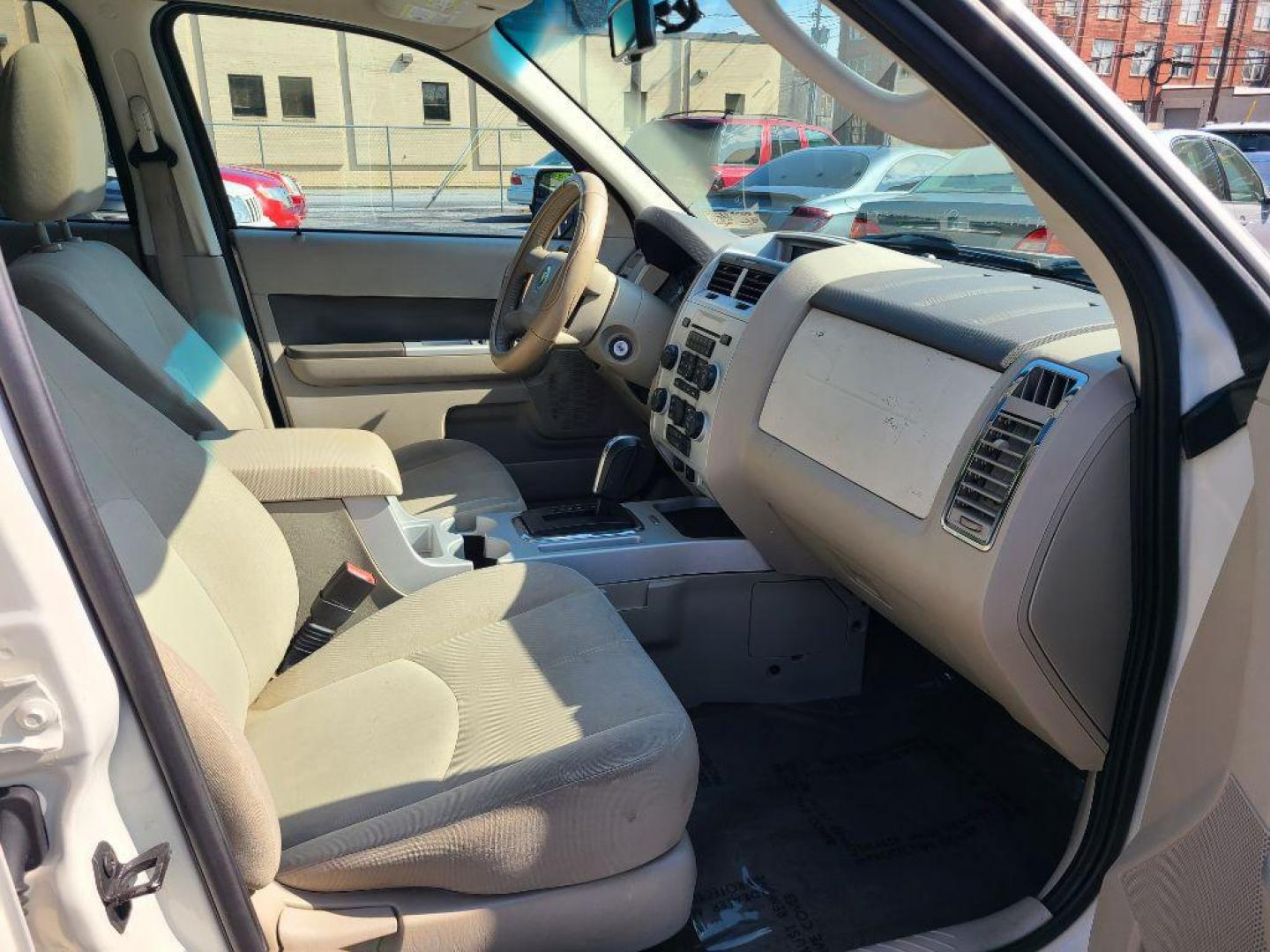 2010 WHITE MERCURY MARINER SUV (4M2CN8B7XAK) with an 2.5L engine, Automatic transmission, located at 117 North Cameron Street, Harrisburg, PA, 17101, (717) 963-8962, 40.267021, -76.875351 - WE FINANCE!!! Good Credit/ Bad Credit/ No Credit - ALL Trade-Ins Welcomed!!! ***Guaranteed Credit Approval*** APPLY ONLINE or CALL us TODAY ;) Internet Prices and Marketplace Prices are SPECIAL discounted ***CASH DEALS*** Retail Prices are higher. Please call us to discuss your cash and finan - Photo#8