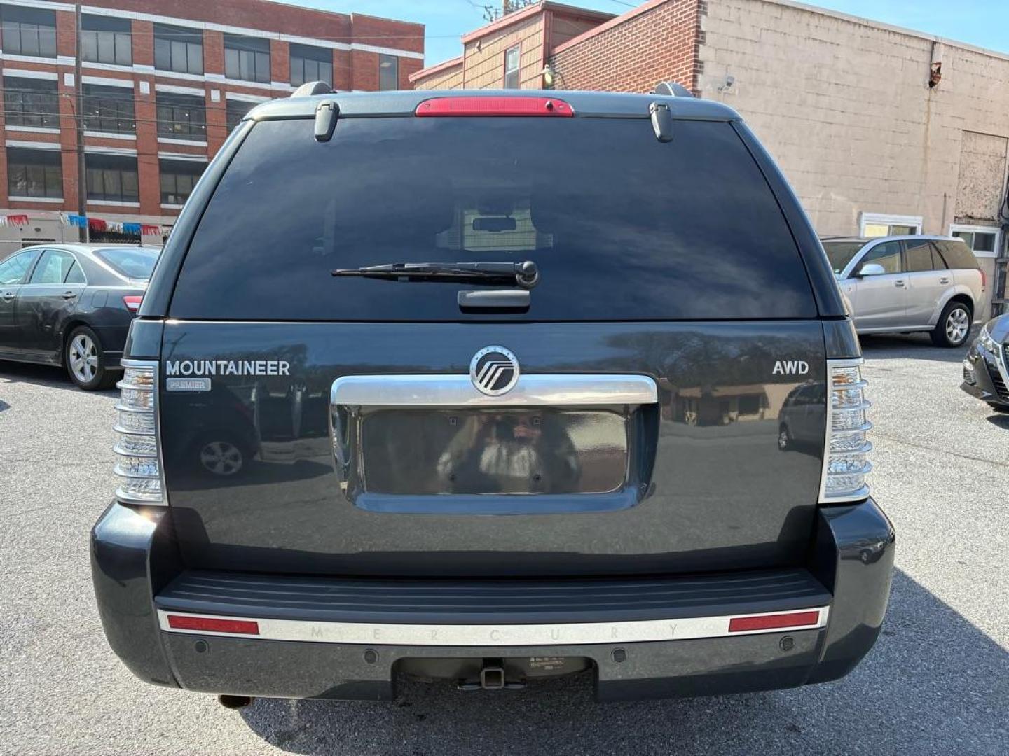 2010 GRAY MERCURY MOUNTAINEER PREMIER (4M2EN4JE6AU) with an 4.0L engine, Automatic transmission, located at 117 North Cameron Street, Harrisburg, PA, 17101, (717) 963-8962, 40.267021, -76.875351 - WE FINANCE!!! Good Credit/ Challenged Credit/ No Credit - ALL Trade-Ins Welcomed!!! APPLY ONLINE or CALL us TODAY ;) Please call us to discuss your cash and/or financing options. - Photo#3