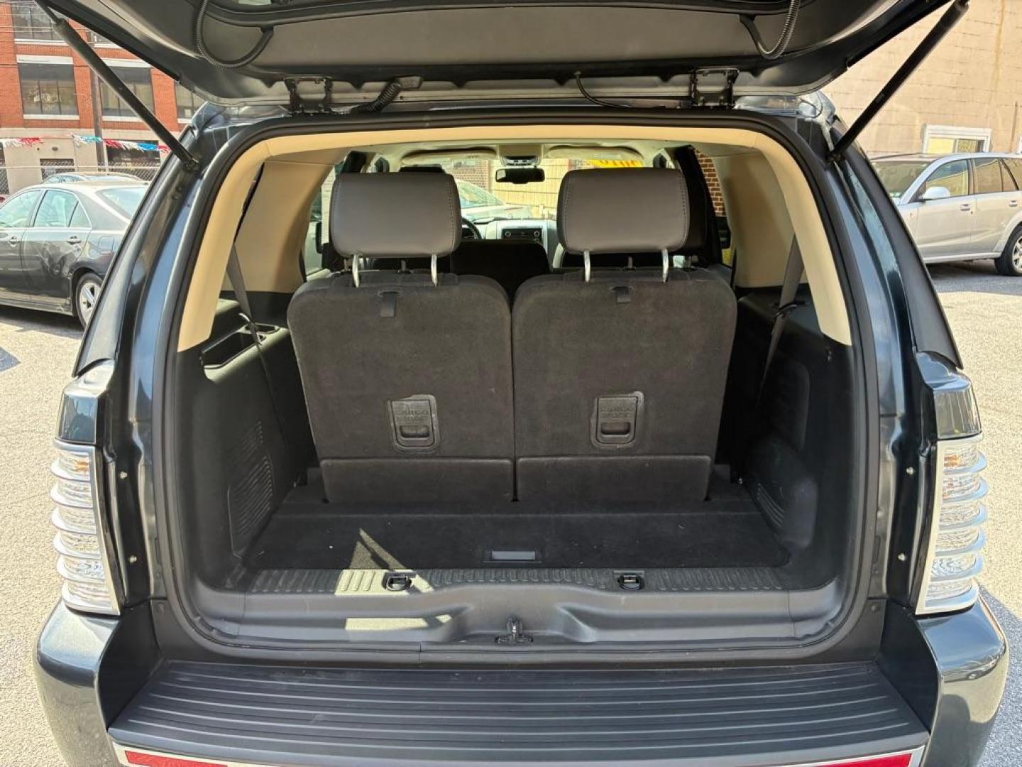 2010 GRAY MERCURY MOUNTAINEER PREMIER (4M2EN4JE6AU) with an 4.0L engine, Automatic transmission, located at 117 North Cameron Street, Harrisburg, PA, 17101, (717) 963-8962, 40.267021, -76.875351 - WE FINANCE!!! Good Credit/ Challenged Credit/ No Credit - ALL Trade-Ins Welcomed!!! APPLY ONLINE or CALL us TODAY ;) Please call us to discuss your cash and/or financing options. - Photo#11