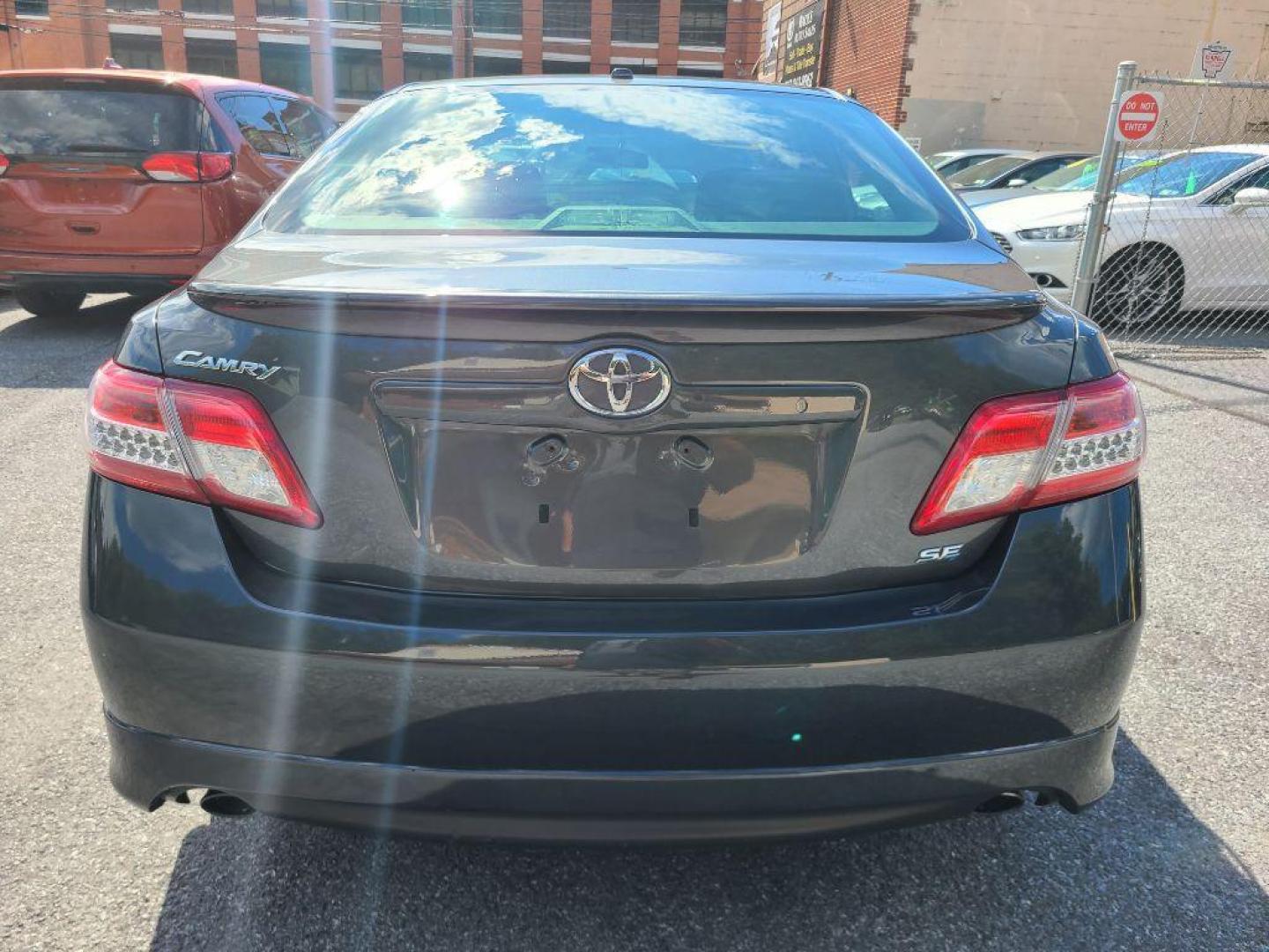 2010 GRAY TOYOTA CAMRY BASE (4T1BF3EK2AU) with an 2.5L engine, Automatic transmission, located at 117 North Cameron Street, Harrisburg, PA, 17101, (717) 963-8962, 40.267021, -76.875351 - WE FINANCE!!! Good Credit/ Bad Credit/ No Credit - ALL Trade-Ins Welcomed!!! ***Guaranteed Credit Approval*** APPLY ONLINE or CALL us TODAY ;) Internet Prices and Marketplace Prices are SPECIAL discounted ***CASH DEALS*** Retail Prices are higher. Please call us to discuss your cash and finan - Photo#3