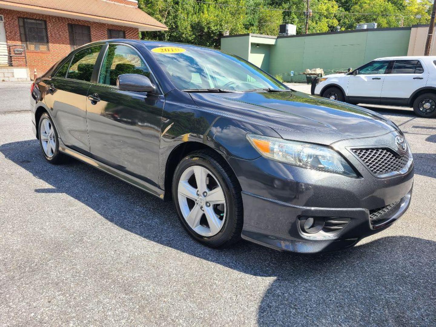 2010 GRAY TOYOTA CAMRY BASE (4T1BF3EK2AU) with an 2.5L engine, Automatic transmission, located at 117 North Cameron Street, Harrisburg, PA, 17101, (717) 963-8962, 40.267021, -76.875351 - WE FINANCE!!! Good Credit/ Bad Credit/ No Credit - ALL Trade-Ins Welcomed!!! ***Guaranteed Credit Approval*** APPLY ONLINE or CALL us TODAY ;) Internet Prices and Marketplace Prices are SPECIAL discounted ***CASH DEALS*** Retail Prices are higher. Please call us to discuss your cash and finan - Photo#6