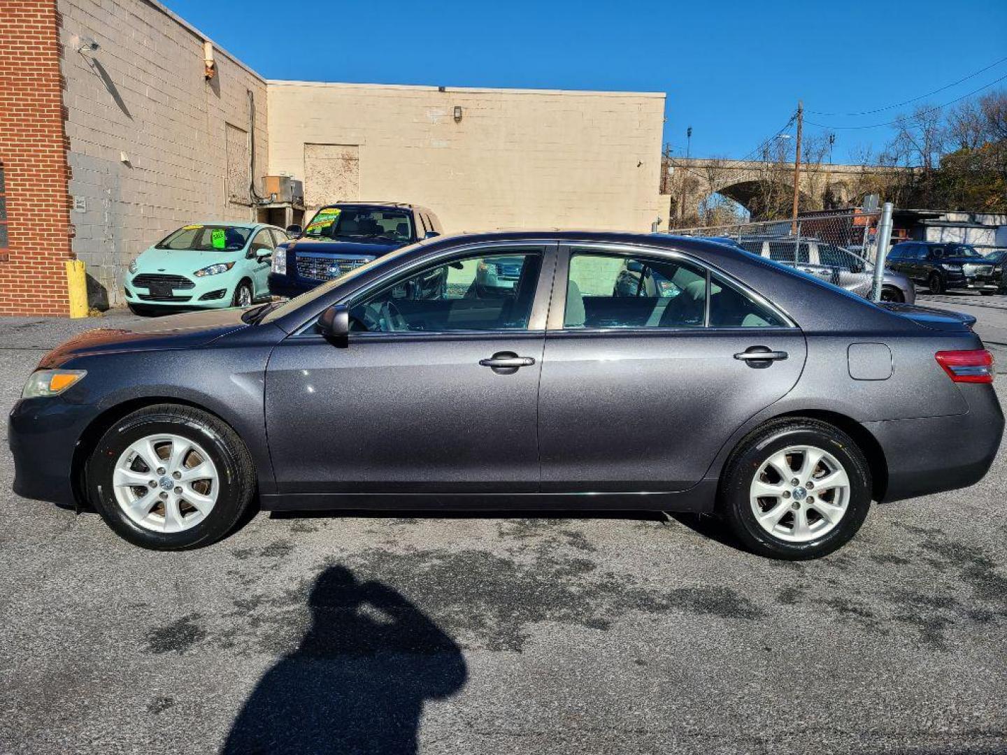 2010 GRAY TOYOTA CAMRY BASE (4T1BF3EK2AU) with an 2.5L engine, Automatic transmission, located at 117 North Cameron Street, Harrisburg, PA, 17101, (717) 963-8962, 40.267021, -76.875351 - WE FINANCE!!! Good Credit/ Bad Credit/ No Credit - ALL Trade-Ins Welcomed!!! ***Guaranteed Credit Approval*** APPLY ONLINE or CALL us TODAY ;) Internet Prices and Marketplace Prices are SPECIAL discounted ***CASH DEALS*** Retail Prices are higher. Please call us to discuss your cash and finan - Photo#1
