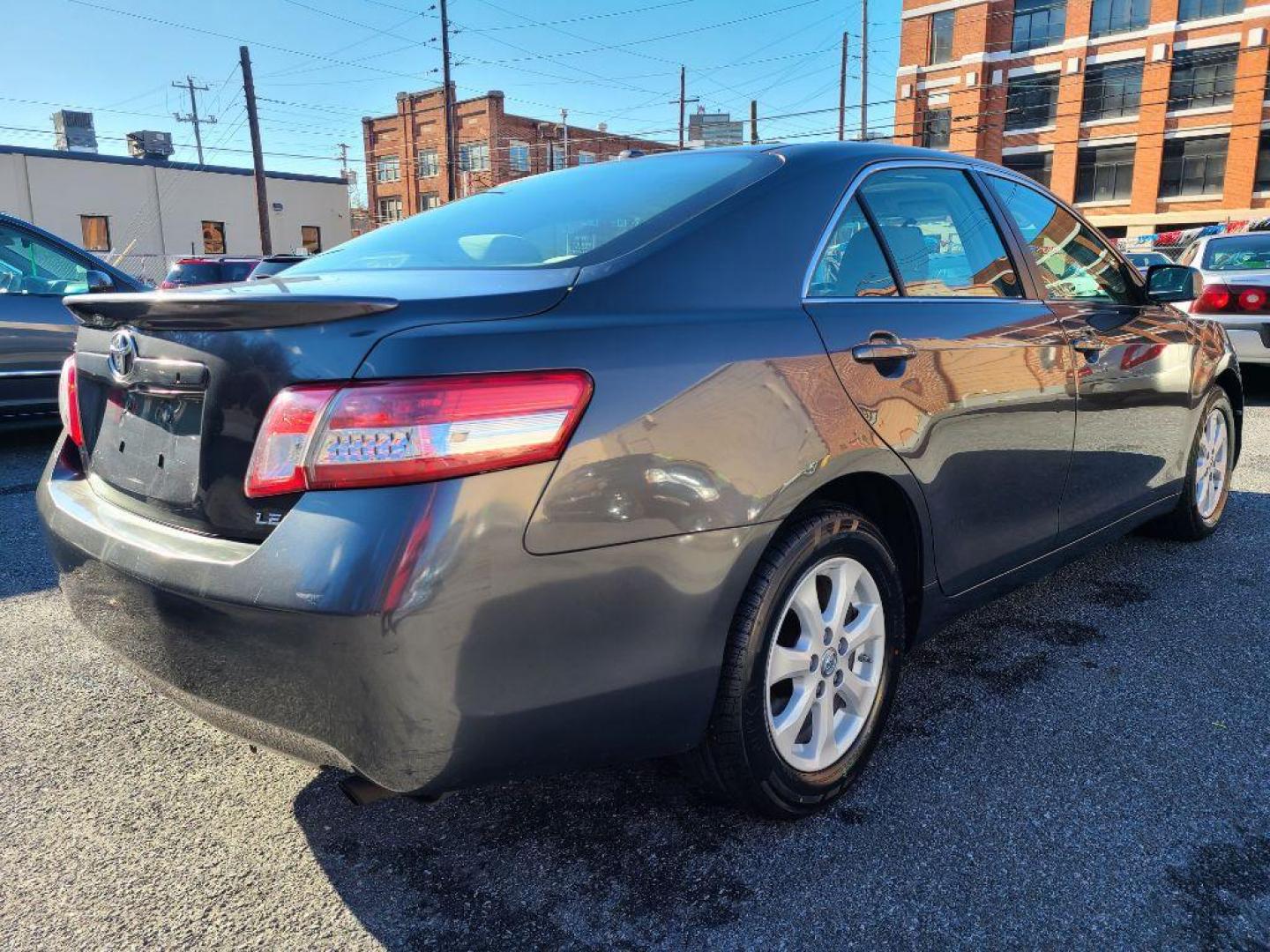 2010 GRAY TOYOTA CAMRY BASE (4T1BF3EK2AU) with an 2.5L engine, Automatic transmission, located at 117 North Cameron Street, Harrisburg, PA, 17101, (717) 963-8962, 40.267021, -76.875351 - WE FINANCE!!! Good Credit/ Bad Credit/ No Credit - ALL Trade-Ins Welcomed!!! ***Guaranteed Credit Approval*** APPLY ONLINE or CALL us TODAY ;) Internet Prices and Marketplace Prices are SPECIAL discounted ***CASH DEALS*** Retail Prices are higher. Please call us to discuss your cash and finan - Photo#4