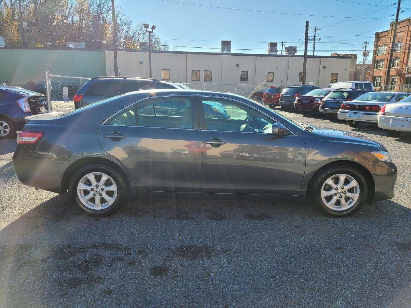 2010 GRAY TOYOTA CAMRY BASE (4T1BF3EK2AU) with an 2.5L engine, Automatic transmission, located at 117 North Cameron Street, Harrisburg, PA, 17101, (717) 963-8962, 40.267021, -76.875351 - WE FINANCE!!! Good Credit/ Bad Credit/ No Credit - ALL Trade-Ins Welcomed!!! ***Guaranteed Credit Approval*** APPLY ONLINE or CALL us TODAY ;) Internet Prices and Marketplace Prices are SPECIAL discounted ***CASH DEALS*** Retail Prices are higher. Please call us to discuss your cash and finan - Photo#5