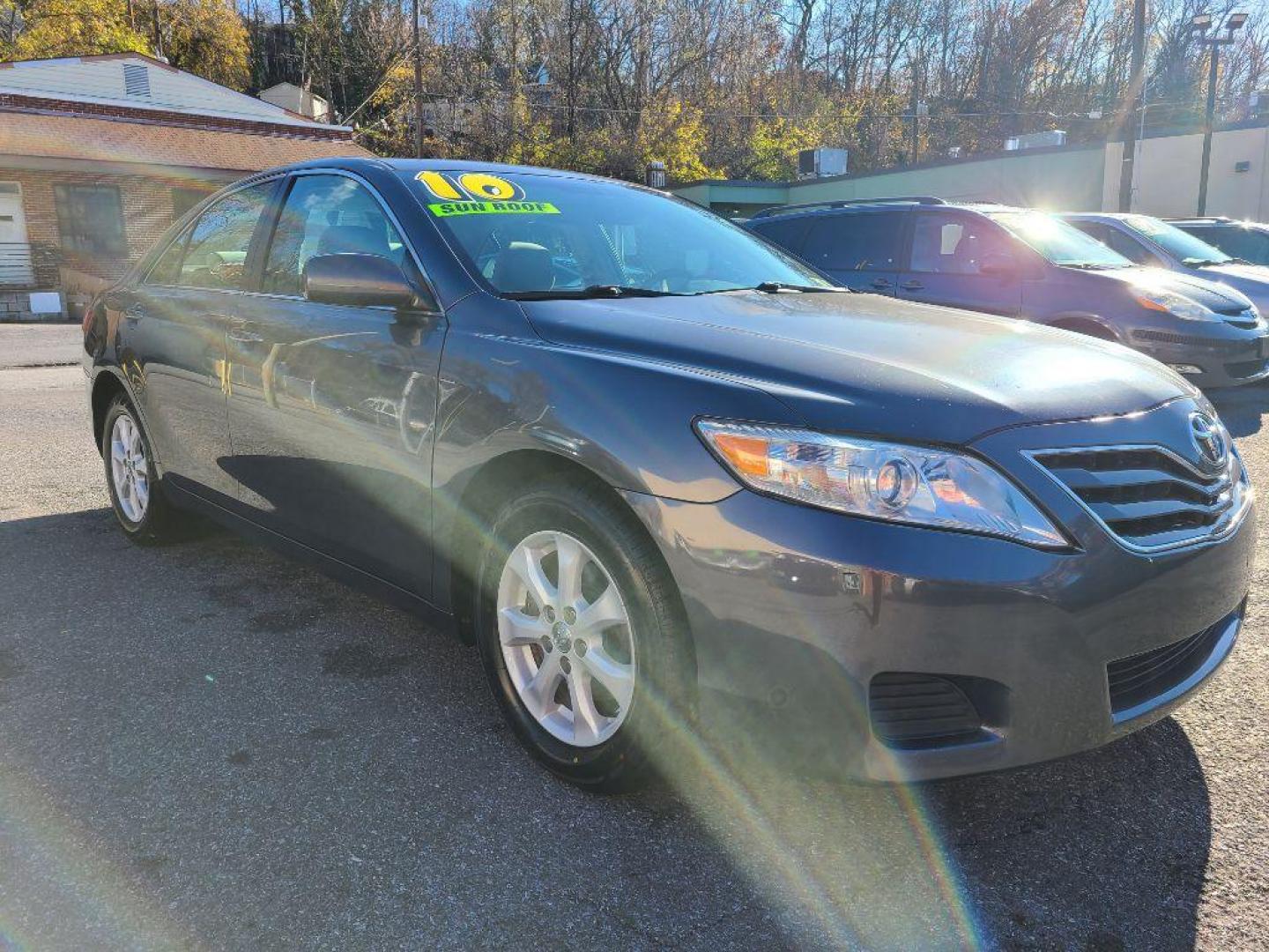 2010 GRAY TOYOTA CAMRY BASE (4T1BF3EK2AU) with an 2.5L engine, Automatic transmission, located at 117 North Cameron Street, Harrisburg, PA, 17101, (717) 963-8962, 40.267021, -76.875351 - WE FINANCE!!! Good Credit/ Bad Credit/ No Credit - ALL Trade-Ins Welcomed!!! ***Guaranteed Credit Approval*** APPLY ONLINE or CALL us TODAY ;) Internet Prices and Marketplace Prices are SPECIAL discounted ***CASH DEALS*** Retail Prices are higher. Please call us to discuss your cash and finan - Photo#6