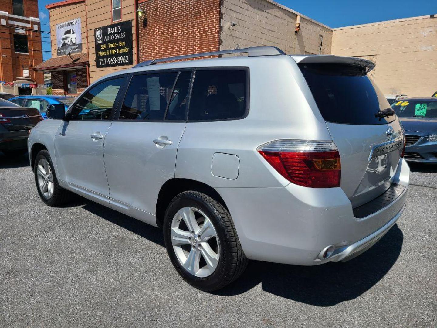 2010 SILVER TOYOTA HIGHLANDER SPORT (5TDEK3EH4AS) with an 3.5L engine, Automatic transmission, located at 7981 Paxton Street, Harrisburg, PA, 17111, (717) 561-2926, 40.261490, -76.749229 - WE FINANCE!!! Good Credit/ Bad Credit/ No Credit - ALL Trade-Ins Welcomed!!! ***Guaranteed Credit Approval*** APPLY ONLINE or CALL us TODAY ;) Please call us to discuss your cash and financing options. - Photo#1