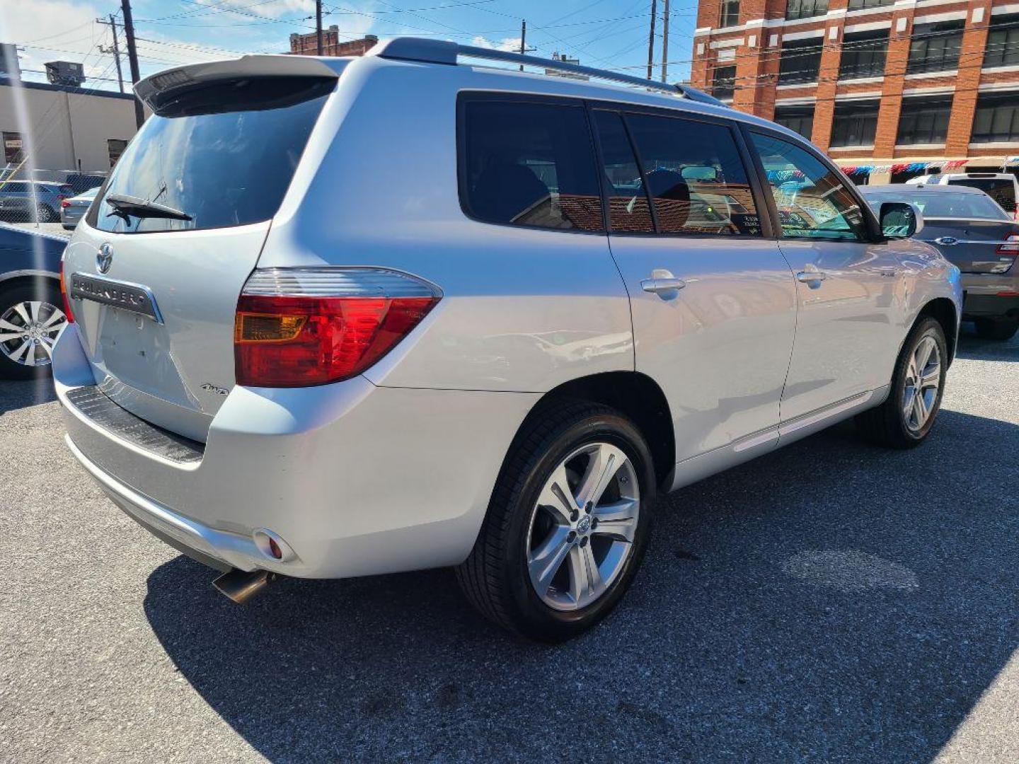 2010 SILVER TOYOTA HIGHLANDER SPORT (5TDEK3EH4AS) with an 3.5L engine, Automatic transmission, located at 7981 Paxton Street, Harrisburg, PA, 17111, (717) 561-2926, 40.261490, -76.749229 - WE FINANCE!!! Good Credit/ Bad Credit/ No Credit - ALL Trade-Ins Welcomed!!! ***Guaranteed Credit Approval*** APPLY ONLINE or CALL us TODAY ;) Please call us to discuss your cash and financing options. - Photo#3