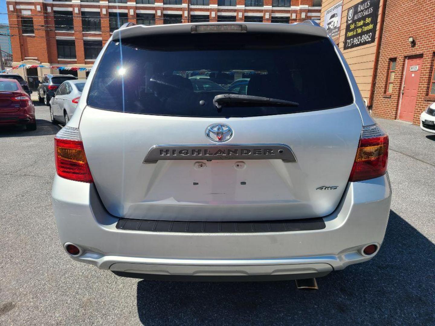 2010 SILVER TOYOTA HIGHLANDER SPORT (5TDEK3EH4AS) with an 3.5L engine, Automatic transmission, located at 7981 Paxton Street, Harrisburg, PA, 17111, (717) 561-2926, 40.261490, -76.749229 - WE FINANCE!!! Good Credit/ Bad Credit/ No Credit - ALL Trade-Ins Welcomed!!! ***Guaranteed Credit Approval*** APPLY ONLINE or CALL us TODAY ;) Please call us to discuss your cash and financing options. - Photo#4