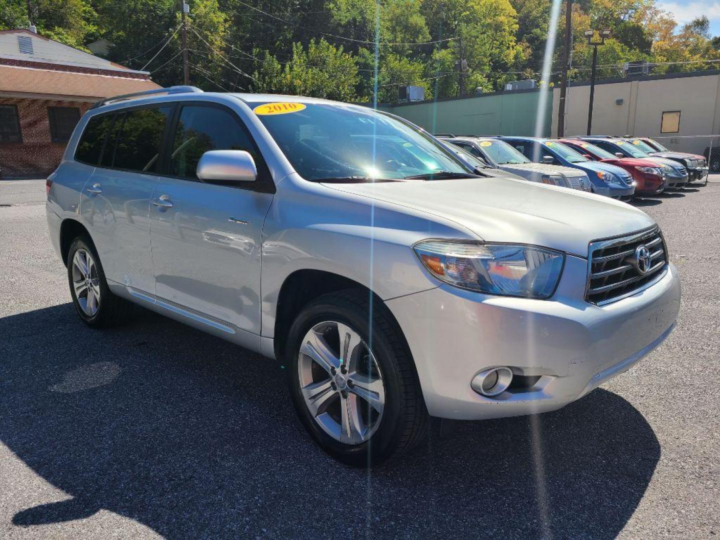 2010 SILVER TOYOTA HIGHLANDER SPORT (5TDEK3EH4AS) with an 3.5L engine, Automatic transmission, located at 7981 Paxton Street, Harrisburg, PA, 17111, (717) 561-2926, 40.261490, -76.749229 - WE FINANCE!!! Good Credit/ Bad Credit/ No Credit - ALL Trade-Ins Welcomed!!! ***Guaranteed Credit Approval*** APPLY ONLINE or CALL us TODAY ;) Please call us to discuss your cash and financing options. - Photo#6