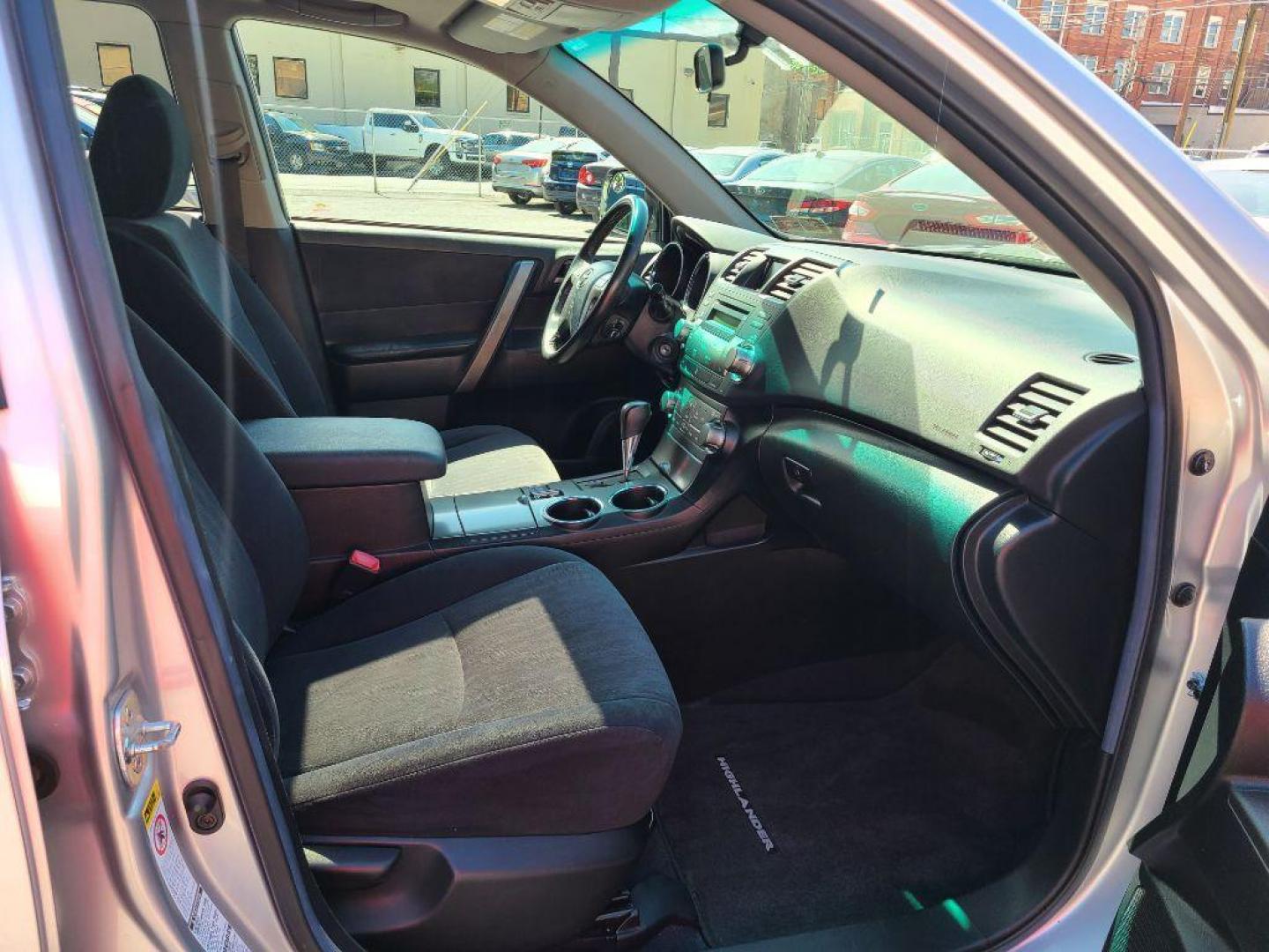 2010 SILVER TOYOTA HIGHLANDER SPORT (5TDEK3EH4AS) with an 3.5L engine, Automatic transmission, located at 7981 Paxton Street, Harrisburg, PA, 17111, (717) 561-2926, 40.261490, -76.749229 - WE FINANCE!!! Good Credit/ Bad Credit/ No Credit - ALL Trade-Ins Welcomed!!! ***Guaranteed Credit Approval*** APPLY ONLINE or CALL us TODAY ;) Please call us to discuss your cash and financing options. - Photo#9