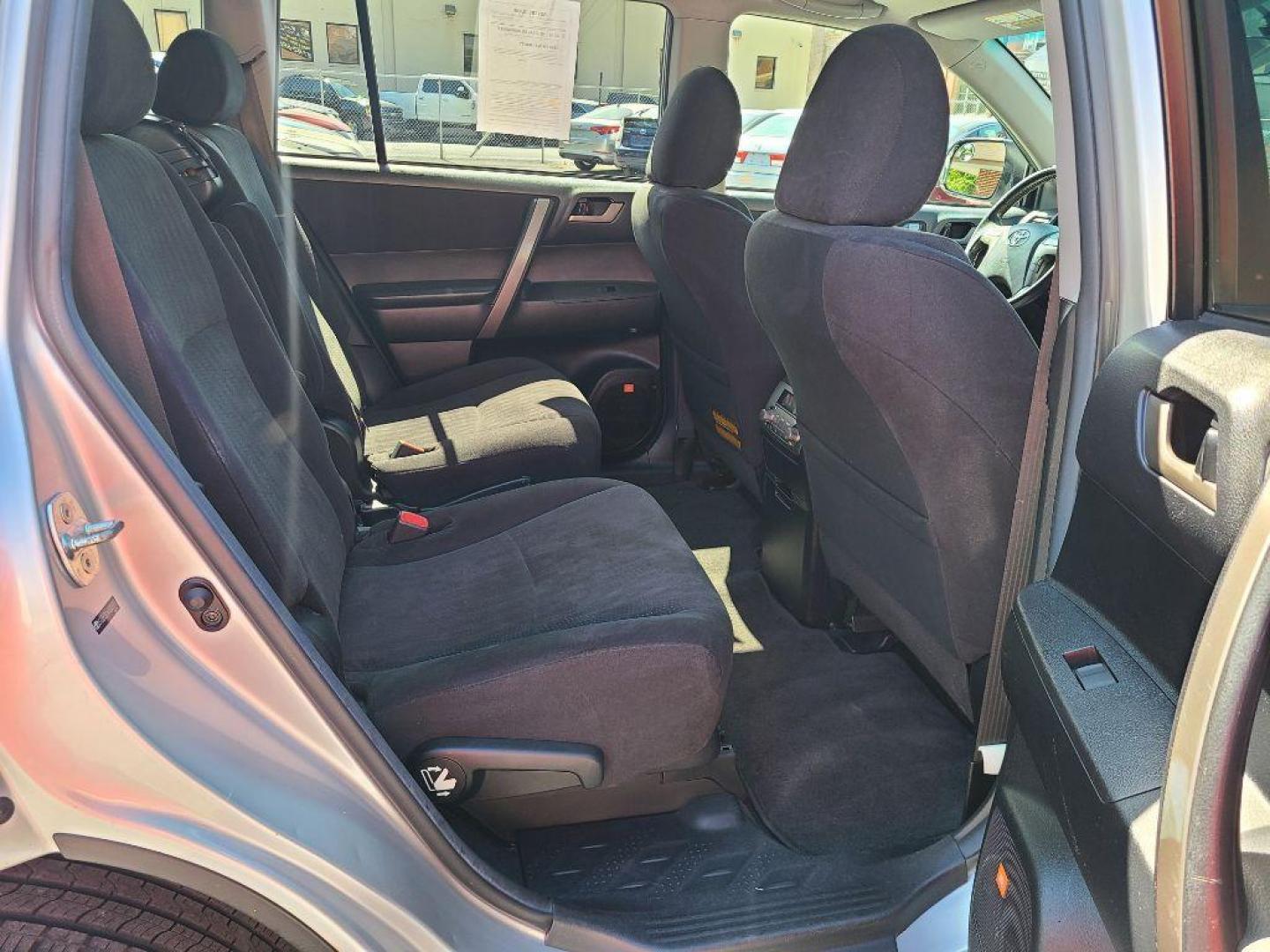 2010 SILVER TOYOTA HIGHLANDER SPORT (5TDEK3EH4AS) with an 3.5L engine, Automatic transmission, located at 7981 Paxton Street, Harrisburg, PA, 17111, (717) 561-2926, 40.261490, -76.749229 - WE FINANCE!!! Good Credit/ Bad Credit/ No Credit - ALL Trade-Ins Welcomed!!! ***Guaranteed Credit Approval*** APPLY ONLINE or CALL us TODAY ;) Please call us to discuss your cash and financing options. - Photo#12