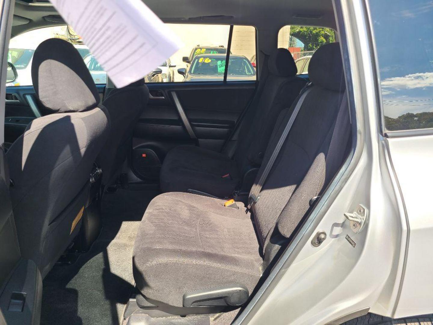 2010 SILVER TOYOTA HIGHLANDER SPORT (5TDEK3EH4AS) with an 3.5L engine, Automatic transmission, located at 7981 Paxton Street, Harrisburg, PA, 17111, (717) 561-2926, 40.261490, -76.749229 - WE FINANCE!!! Good Credit/ Bad Credit/ No Credit - ALL Trade-Ins Welcomed!!! ***Guaranteed Credit Approval*** APPLY ONLINE or CALL us TODAY ;) Please call us to discuss your cash and financing options. - Photo#15