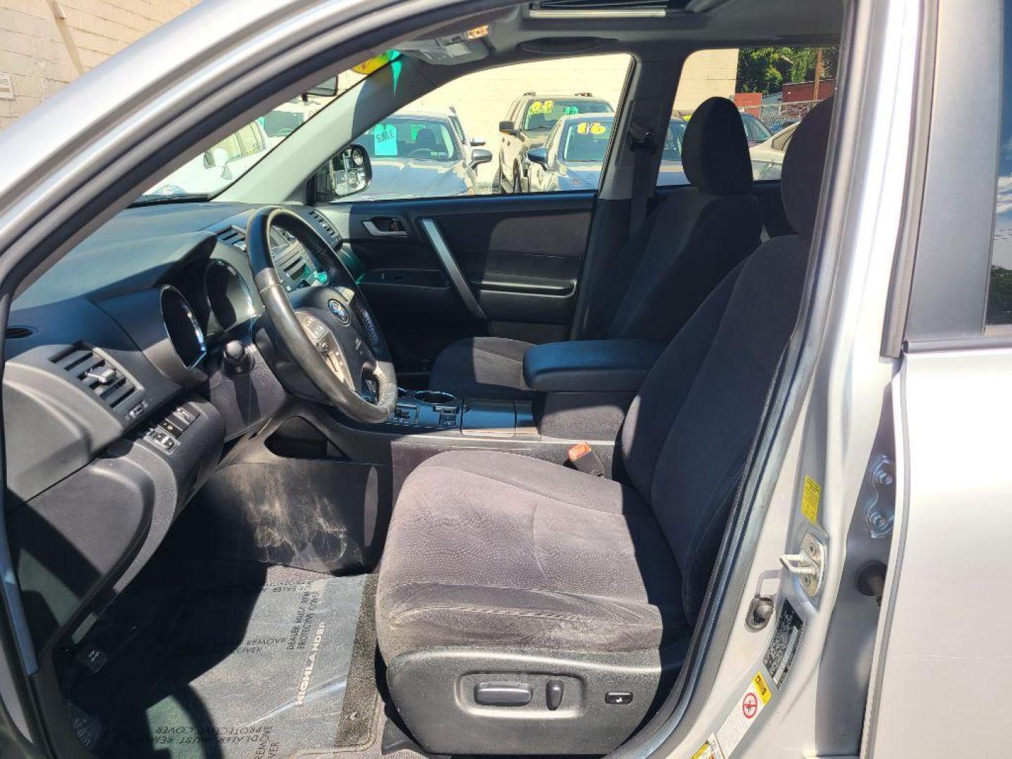 2010 SILVER TOYOTA HIGHLANDER SPORT (5TDEK3EH4AS) with an 3.5L engine, Automatic transmission, located at 7981 Paxton Street, Harrisburg, PA, 17111, (717) 561-2926, 40.261490, -76.749229 - WE FINANCE!!! Good Credit/ Bad Credit/ No Credit - ALL Trade-Ins Welcomed!!! ***Guaranteed Credit Approval*** APPLY ONLINE or CALL us TODAY ;) Please call us to discuss your cash and financing options. - Photo#16