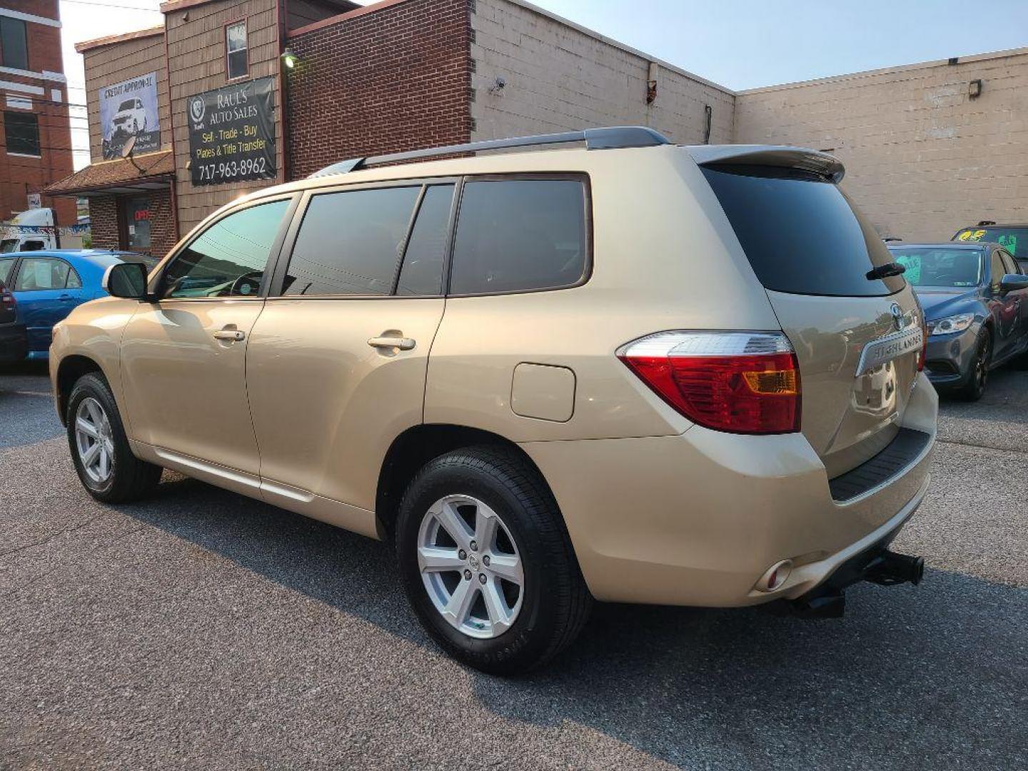 2010 BEIGE TOYOTA HIGHLANDER BASE (5TDBK3EH4AS) with an 3.5L engine, Automatic transmission, located at 7981 Paxton Street, Harrisburg, PA, 17111, (717) 561-2926, 40.261490, -76.749229 - WE FINANCE!!! Good Credit/ Bad Credit/ No Credit - ALL Trade-Ins Welcomed!!! ***Guaranteed Credit Approval*** APPLY ONLINE or CALL us TODAY ;) Internet Prices and Marketplace Prices are SPECIAL discounted ***CASH DEALS*** Retail Prices are higher. Please call us to discuss your cash and finan - Photo#2