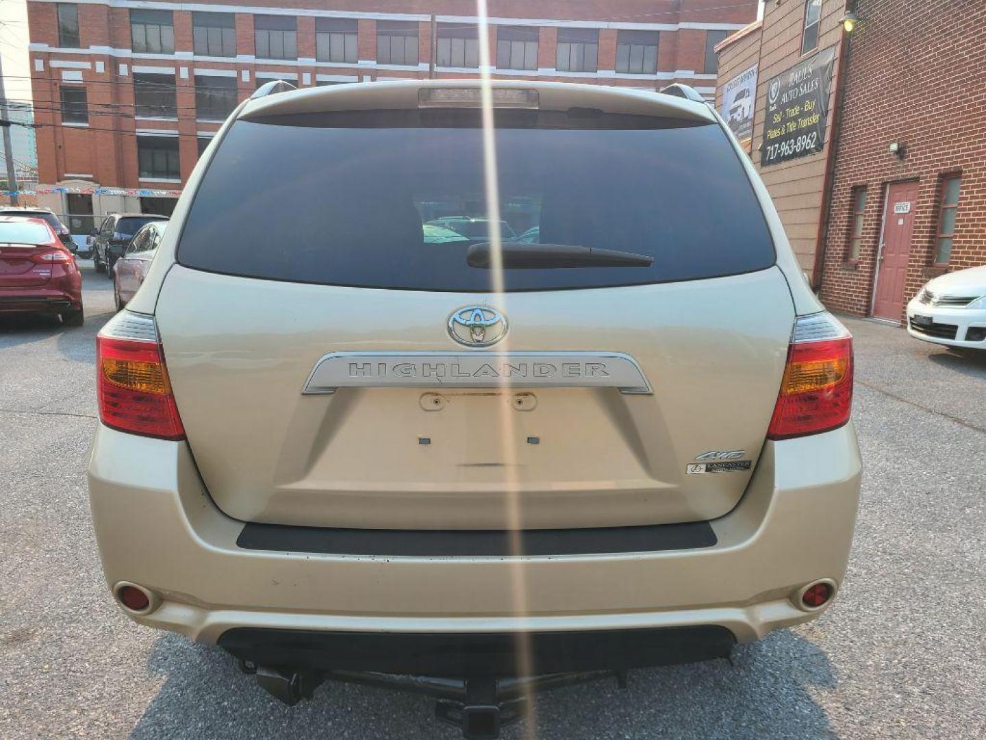 2010 BEIGE TOYOTA HIGHLANDER BASE (5TDBK3EH4AS) with an 3.5L engine, Automatic transmission, located at 7981 Paxton Street, Harrisburg, PA, 17111, (717) 561-2926, 40.261490, -76.749229 - WE FINANCE!!! Good Credit/ Bad Credit/ No Credit - ALL Trade-Ins Welcomed!!! ***Guaranteed Credit Approval*** APPLY ONLINE or CALL us TODAY ;) Internet Prices and Marketplace Prices are SPECIAL discounted ***CASH DEALS*** Retail Prices are higher. Please call us to discuss your cash and finan - Photo#3