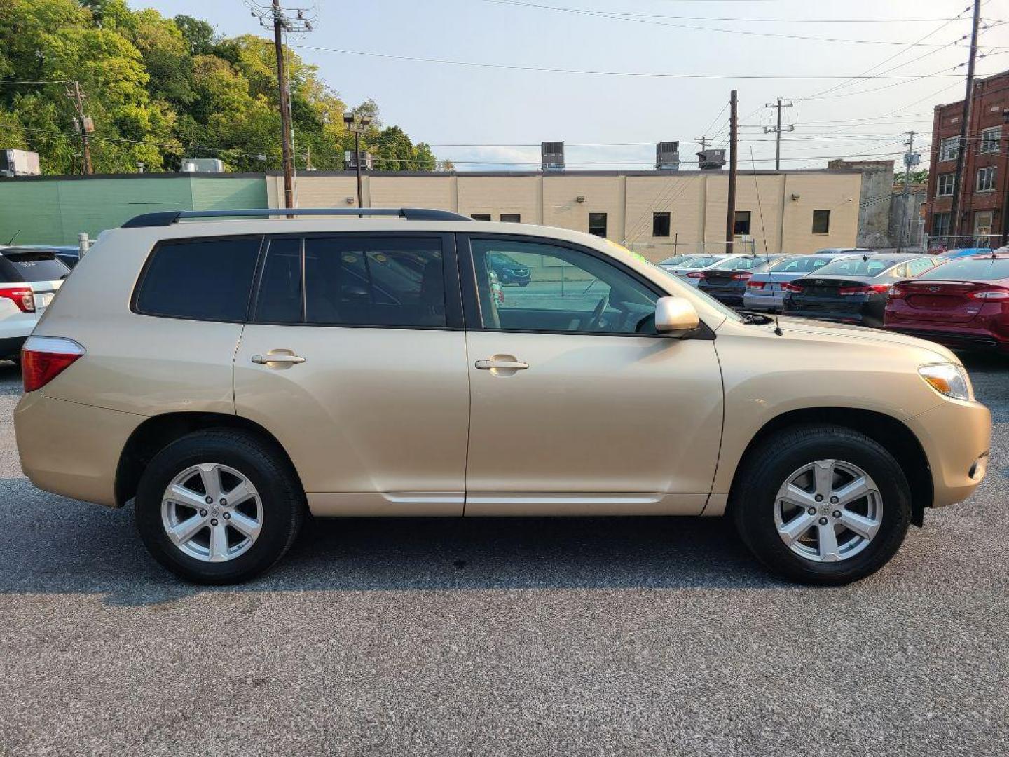 2010 BEIGE TOYOTA HIGHLANDER BASE (5TDBK3EH4AS) with an 3.5L engine, Automatic transmission, located at 7981 Paxton Street, Harrisburg, PA, 17111, (717) 561-2926, 40.261490, -76.749229 - WE FINANCE!!! Good Credit/ Bad Credit/ No Credit - ALL Trade-Ins Welcomed!!! ***Guaranteed Credit Approval*** APPLY ONLINE or CALL us TODAY ;) Internet Prices and Marketplace Prices are SPECIAL discounted ***CASH DEALS*** Retail Prices are higher. Please call us to discuss your cash and finan - Photo#5