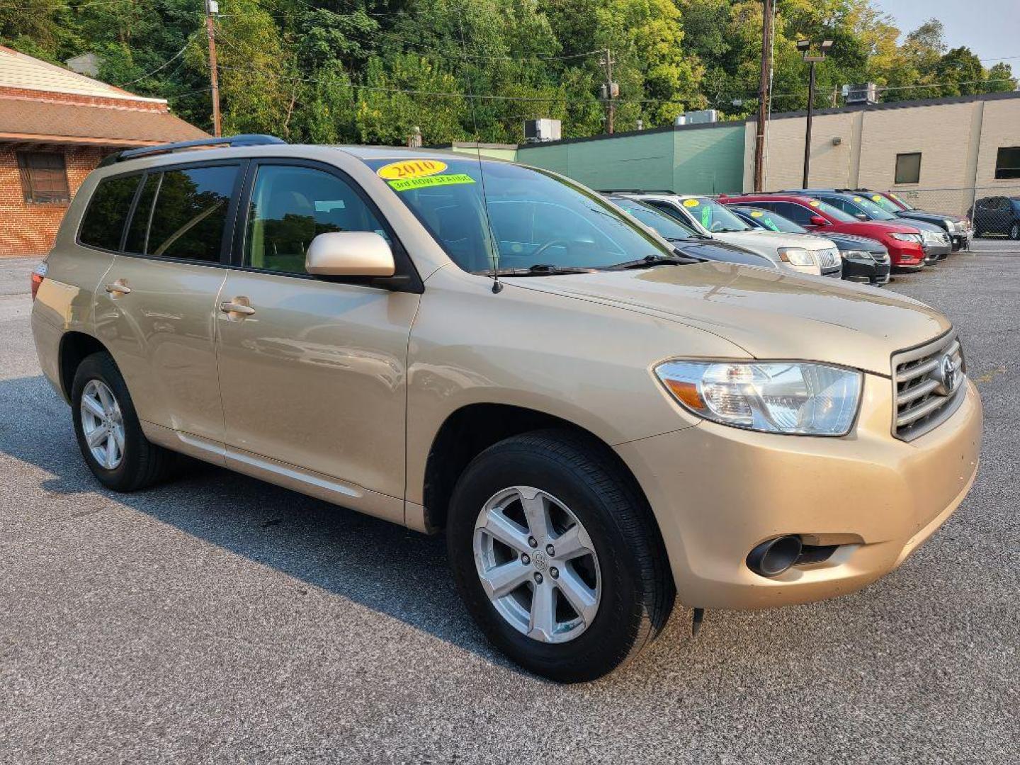 2010 BEIGE TOYOTA HIGHLANDER BASE (5TDBK3EH4AS) with an 3.5L engine, Automatic transmission, located at 7981 Paxton Street, Harrisburg, PA, 17111, (717) 561-2926, 40.261490, -76.749229 - WE FINANCE!!! Good Credit/ Bad Credit/ No Credit - ALL Trade-Ins Welcomed!!! ***Guaranteed Credit Approval*** APPLY ONLINE or CALL us TODAY ;) Internet Prices and Marketplace Prices are SPECIAL discounted ***CASH DEALS*** Retail Prices are higher. Please call us to discuss your cash and finan - Photo#6
