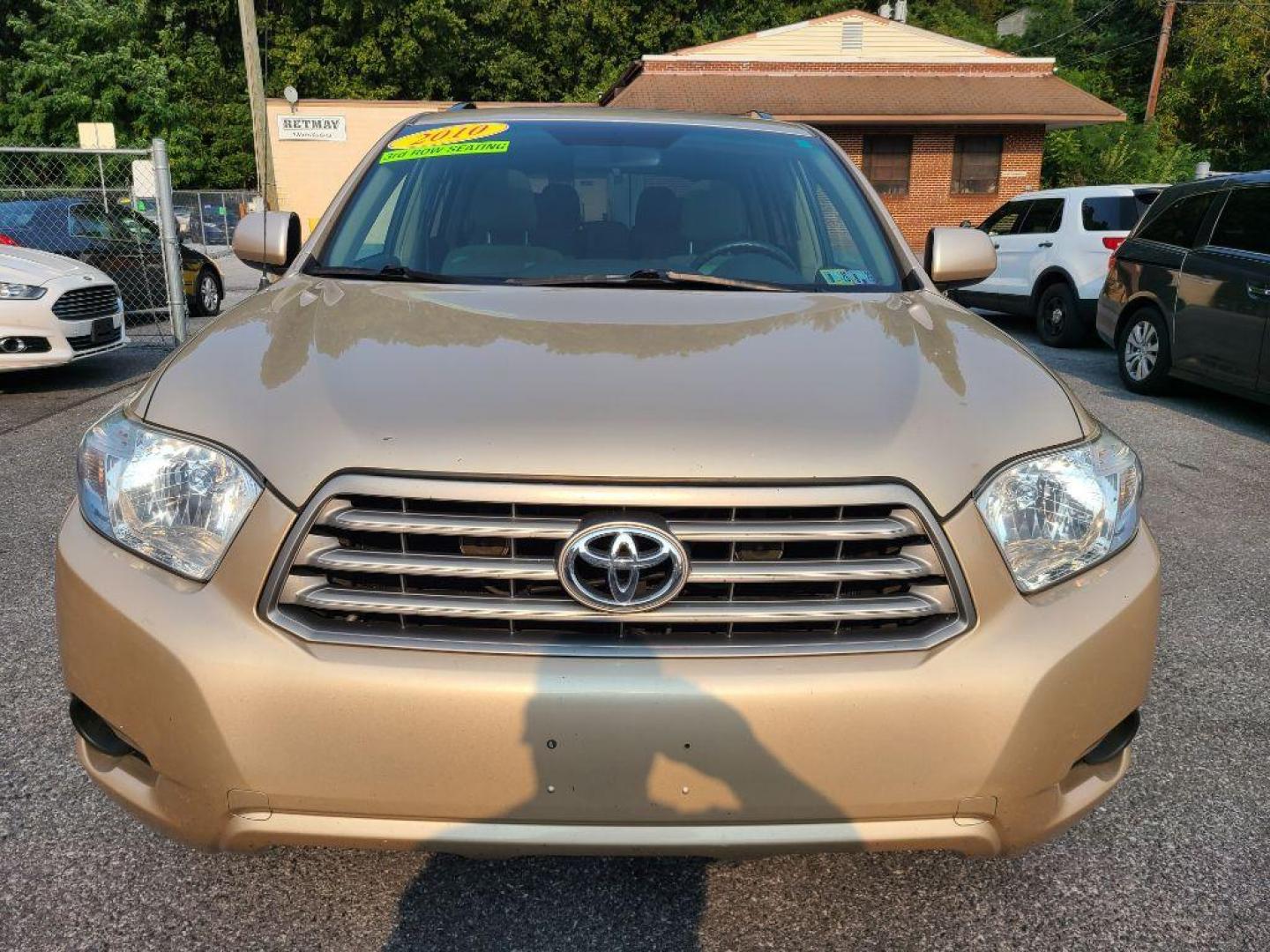 2010 BEIGE TOYOTA HIGHLANDER BASE (5TDBK3EH4AS) with an 3.5L engine, Automatic transmission, located at 7981 Paxton Street, Harrisburg, PA, 17111, (717) 561-2926, 40.261490, -76.749229 - WE FINANCE!!! Good Credit/ Bad Credit/ No Credit - ALL Trade-Ins Welcomed!!! ***Guaranteed Credit Approval*** APPLY ONLINE or CALL us TODAY ;) Internet Prices and Marketplace Prices are SPECIAL discounted ***CASH DEALS*** Retail Prices are higher. Please call us to discuss your cash and finan - Photo#7