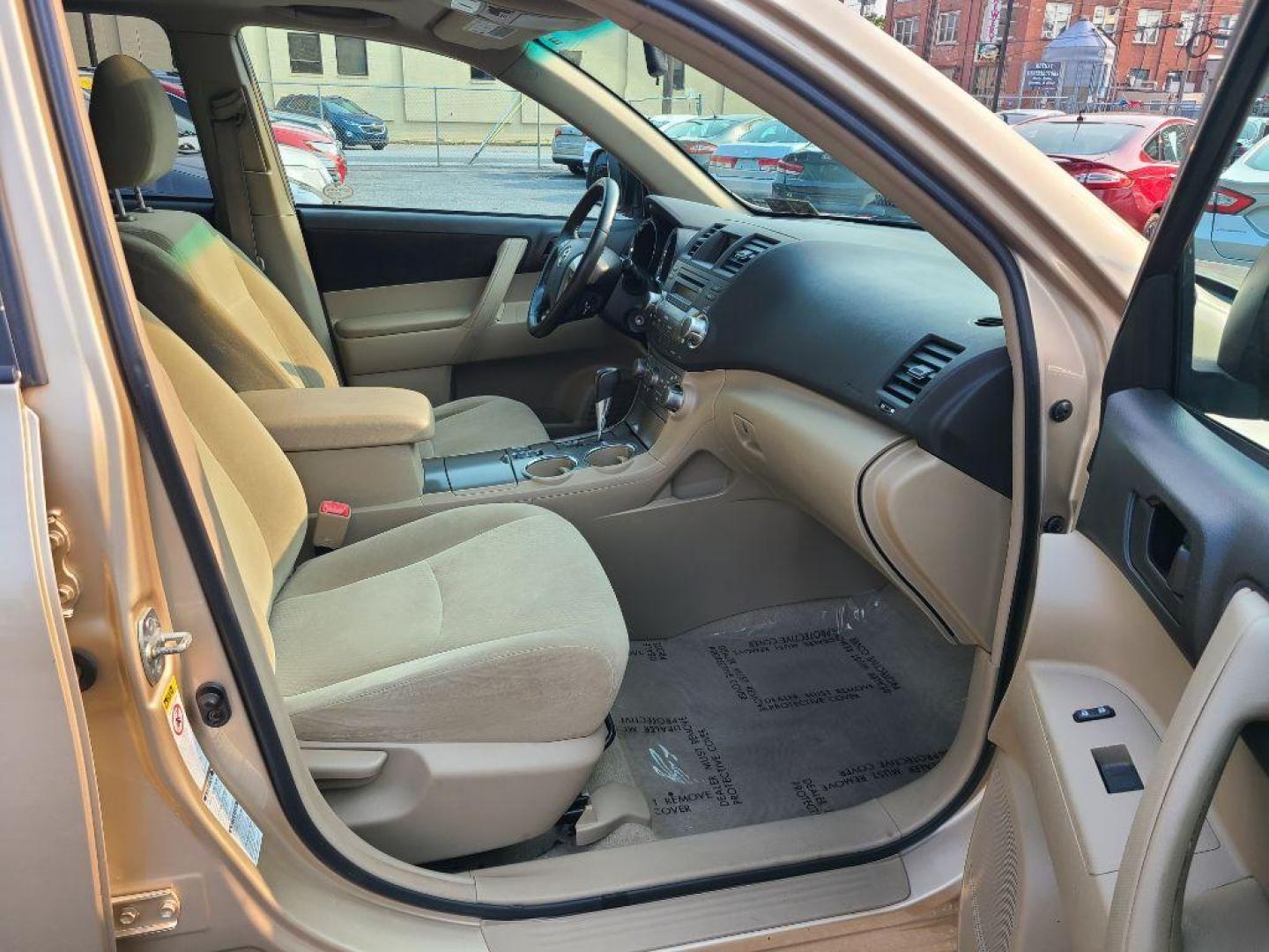 2010 BEIGE TOYOTA HIGHLANDER BASE (5TDBK3EH4AS) with an 3.5L engine, Automatic transmission, located at 7981 Paxton Street, Harrisburg, PA, 17111, (717) 561-2926, 40.261490, -76.749229 - WE FINANCE!!! Good Credit/ Bad Credit/ No Credit - ALL Trade-Ins Welcomed!!! ***Guaranteed Credit Approval*** APPLY ONLINE or CALL us TODAY ;) Internet Prices and Marketplace Prices are SPECIAL discounted ***CASH DEALS*** Retail Prices are higher. Please call us to discuss your cash and finan - Photo#8