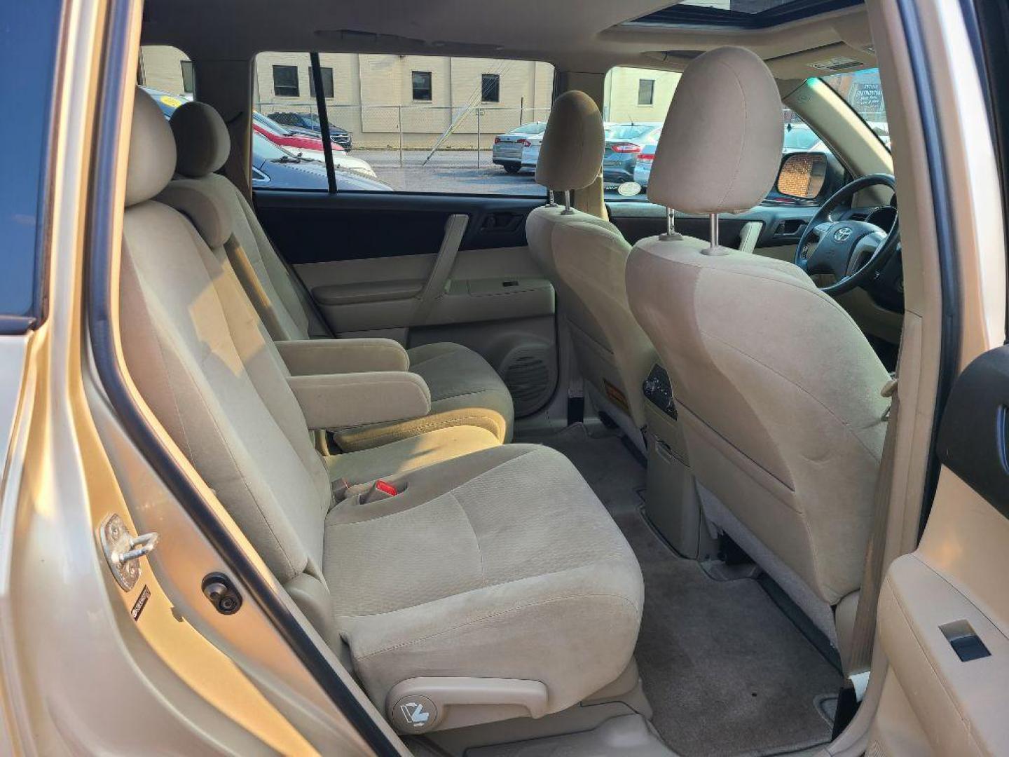 2010 BEIGE TOYOTA HIGHLANDER BASE (5TDBK3EH4AS) with an 3.5L engine, Automatic transmission, located at 7981 Paxton Street, Harrisburg, PA, 17111, (717) 561-2926, 40.261490, -76.749229 - WE FINANCE!!! Good Credit/ Bad Credit/ No Credit - ALL Trade-Ins Welcomed!!! ***Guaranteed Credit Approval*** APPLY ONLINE or CALL us TODAY ;) Internet Prices and Marketplace Prices are SPECIAL discounted ***CASH DEALS*** Retail Prices are higher. Please call us to discuss your cash and finan - Photo#10