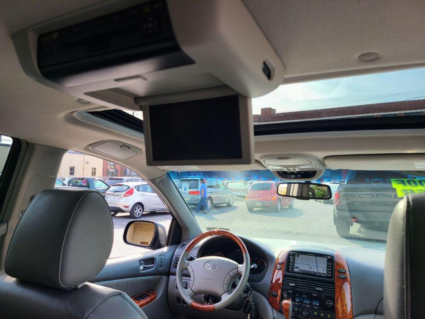 2010 GRAY TOYOTA SIENNA XLE LIMITED (5TDDK4CC1AS) with an 3.5L engine, Automatic transmission, located at 117 North Cameron Street, Harrisburg, PA, 17101, (717) 963-8962, 40.267021, -76.875351 - WE FINANCE!!! Good Credit/ Bad Credit/ No Credit - ALL Trade-Ins Welcomed!!! ***Guaranteed Credit Approval*** APPLY ONLINE or CALL us TODAY ;) Internet Prices and Marketplace Prices are SPECIAL discounted ***CASH DEALS*** Retail Prices are higher. Please call us to discuss your cash and finan - Photo#9