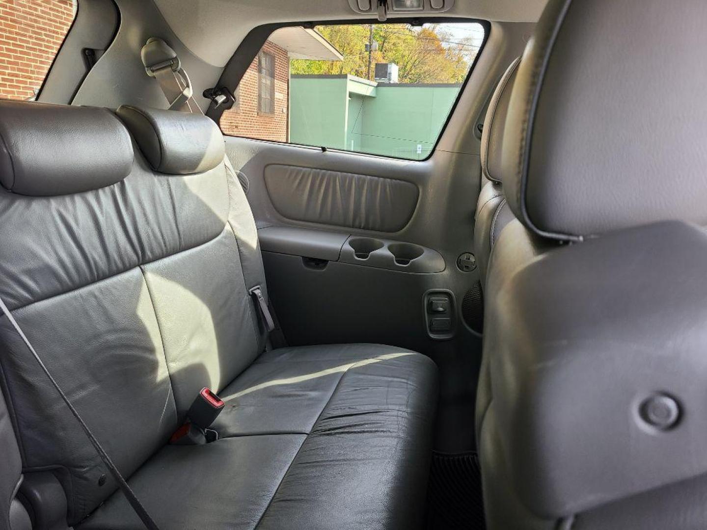 2010 GRAY TOYOTA SIENNA XLE LIMITED (5TDDK4CC1AS) with an 3.5L engine, Automatic transmission, located at 117 North Cameron Street, Harrisburg, PA, 17101, (717) 963-8962, 40.267021, -76.875351 - WE FINANCE!!! Good Credit/ Bad Credit/ No Credit - ALL Trade-Ins Welcomed!!! ***Guaranteed Credit Approval*** APPLY ONLINE or CALL us TODAY ;) Internet Prices and Marketplace Prices are SPECIAL discounted ***CASH DEALS*** Retail Prices are higher. Please call us to discuss your cash and finan - Photo#11