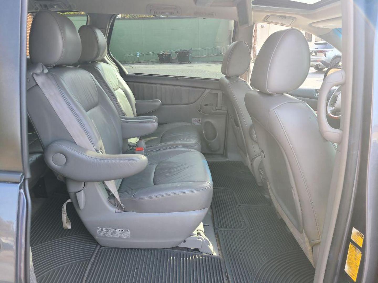 2010 GRAY TOYOTA SIENNA XLE LIMITED (5TDDK4CC1AS) with an 3.5L engine, Automatic transmission, located at 117 North Cameron Street, Harrisburg, PA, 17101, (717) 963-8962, 40.267021, -76.875351 - WE FINANCE!!! Good Credit/ Bad Credit/ No Credit - ALL Trade-Ins Welcomed!!! ***Guaranteed Credit Approval*** APPLY ONLINE or CALL us TODAY ;) Internet Prices and Marketplace Prices are SPECIAL discounted ***CASH DEALS*** Retail Prices are higher. Please call us to discuss your cash and finan - Photo#12
