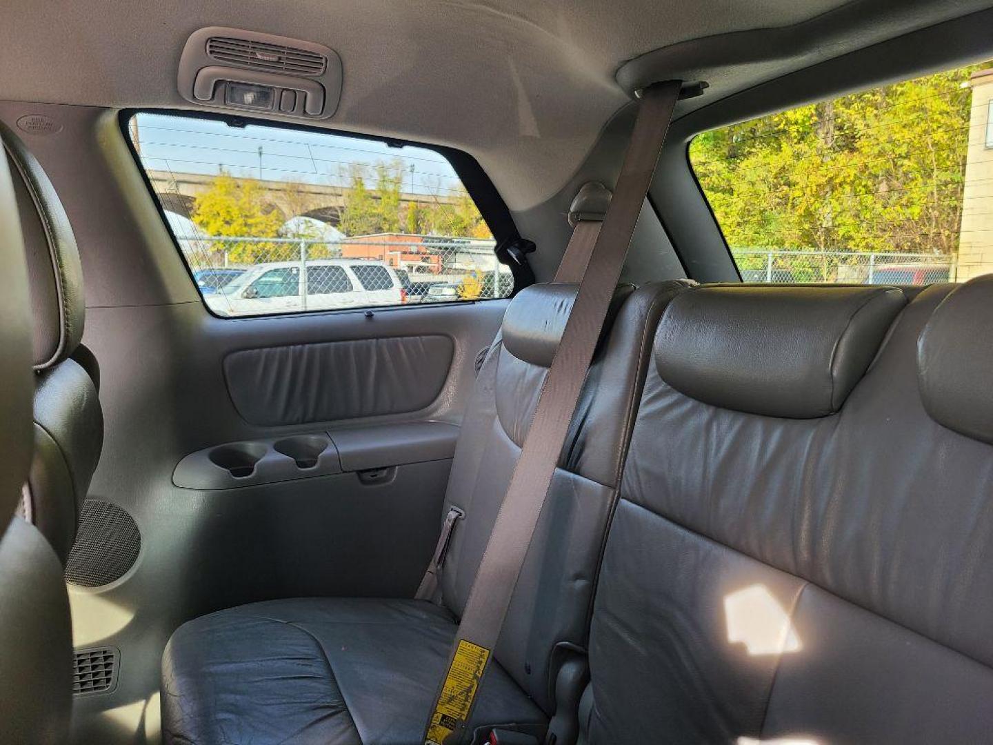 2010 GRAY TOYOTA SIENNA XLE LIMITED (5TDDK4CC1AS) with an 3.5L engine, Automatic transmission, located at 117 North Cameron Street, Harrisburg, PA, 17101, (717) 963-8962, 40.267021, -76.875351 - WE FINANCE!!! Good Credit/ Bad Credit/ No Credit - ALL Trade-Ins Welcomed!!! ***Guaranteed Credit Approval*** APPLY ONLINE or CALL us TODAY ;) Internet Prices and Marketplace Prices are SPECIAL discounted ***CASH DEALS*** Retail Prices are higher. Please call us to discuss your cash and finan - Photo#14