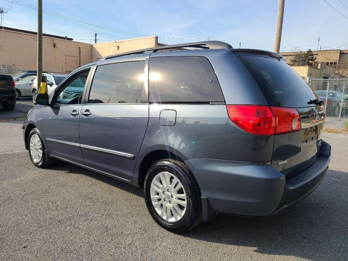 2010 GRAY TOYOTA SIENNA XLE LIMITED (5TDDK4CC1AS) with an 3.5L engine, Automatic transmission, located at 117 North Cameron Street, Harrisburg, PA, 17101, (717) 963-8962, 40.267021, -76.875351 - WE FINANCE!!! Good Credit/ Bad Credit/ No Credit - ALL Trade-Ins Welcomed!!! ***Guaranteed Credit Approval*** APPLY ONLINE or CALL us TODAY ;) Internet Prices and Marketplace Prices are SPECIAL discounted ***CASH DEALS*** Retail Prices are higher. Please call us to discuss your cash and finan - Photo#2