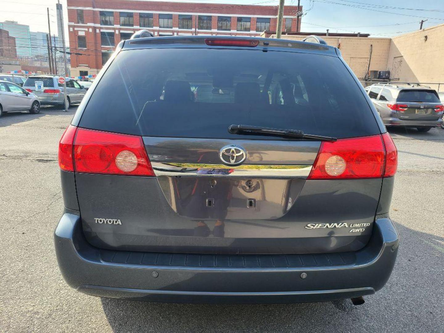 2010 GRAY TOYOTA SIENNA XLE LIMITED (5TDDK4CC1AS) with an 3.5L engine, Automatic transmission, located at 117 North Cameron Street, Harrisburg, PA, 17101, (717) 963-8962, 40.267021, -76.875351 - WE FINANCE!!! Good Credit/ Bad Credit/ No Credit - ALL Trade-Ins Welcomed!!! ***Guaranteed Credit Approval*** APPLY ONLINE or CALL us TODAY ;) Internet Prices and Marketplace Prices are SPECIAL discounted ***CASH DEALS*** Retail Prices are higher. Please call us to discuss your cash and finan - Photo#3