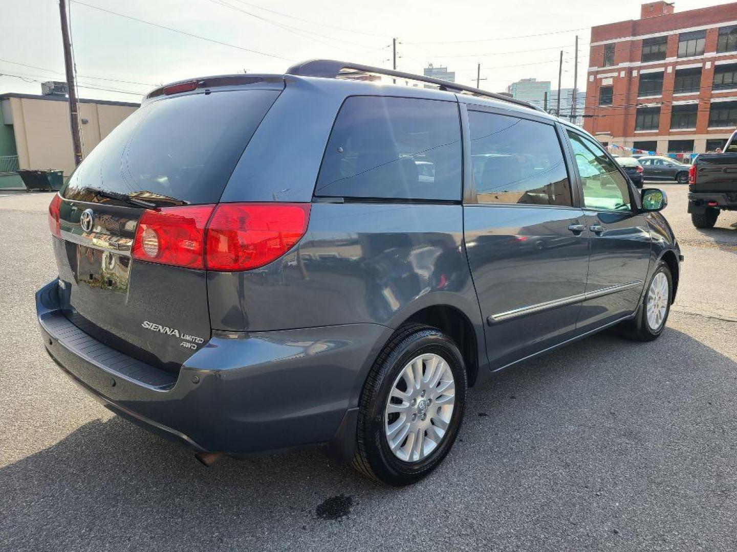 2010 GRAY TOYOTA SIENNA XLE LIMITED (5TDDK4CC1AS) with an 3.5L engine, Automatic transmission, located at 117 North Cameron Street, Harrisburg, PA, 17101, (717) 963-8962, 40.267021, -76.875351 - WE FINANCE!!! Good Credit/ Bad Credit/ No Credit - ALL Trade-Ins Welcomed!!! ***Guaranteed Credit Approval*** APPLY ONLINE or CALL us TODAY ;) Internet Prices and Marketplace Prices are SPECIAL discounted ***CASH DEALS*** Retail Prices are higher. Please call us to discuss your cash and finan - Photo#4