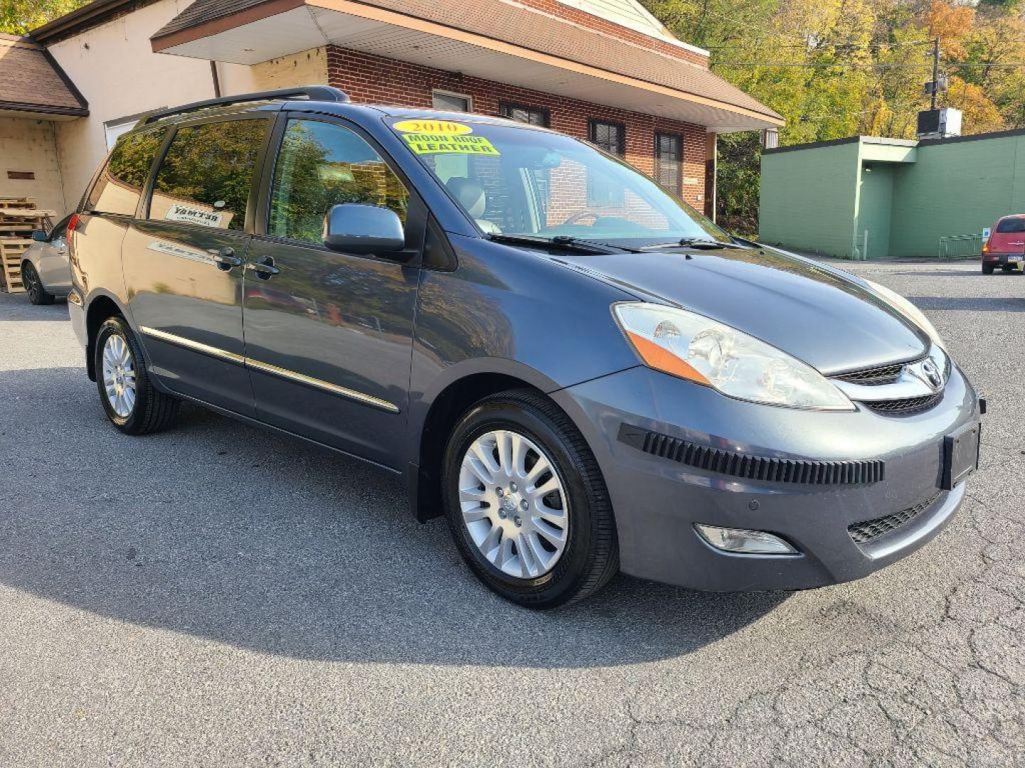 2010 GRAY TOYOTA SIENNA XLE LIMITED (5TDDK4CC1AS) with an 3.5L engine, Automatic transmission, located at 117 North Cameron Street, Harrisburg, PA, 17101, (717) 963-8962, 40.267021, -76.875351 - WE FINANCE!!! Good Credit/ Bad Credit/ No Credit - ALL Trade-Ins Welcomed!!! ***Guaranteed Credit Approval*** APPLY ONLINE or CALL us TODAY ;) Internet Prices and Marketplace Prices are SPECIAL discounted ***CASH DEALS*** Retail Prices are higher. Please call us to discuss your cash and finan - Photo#6