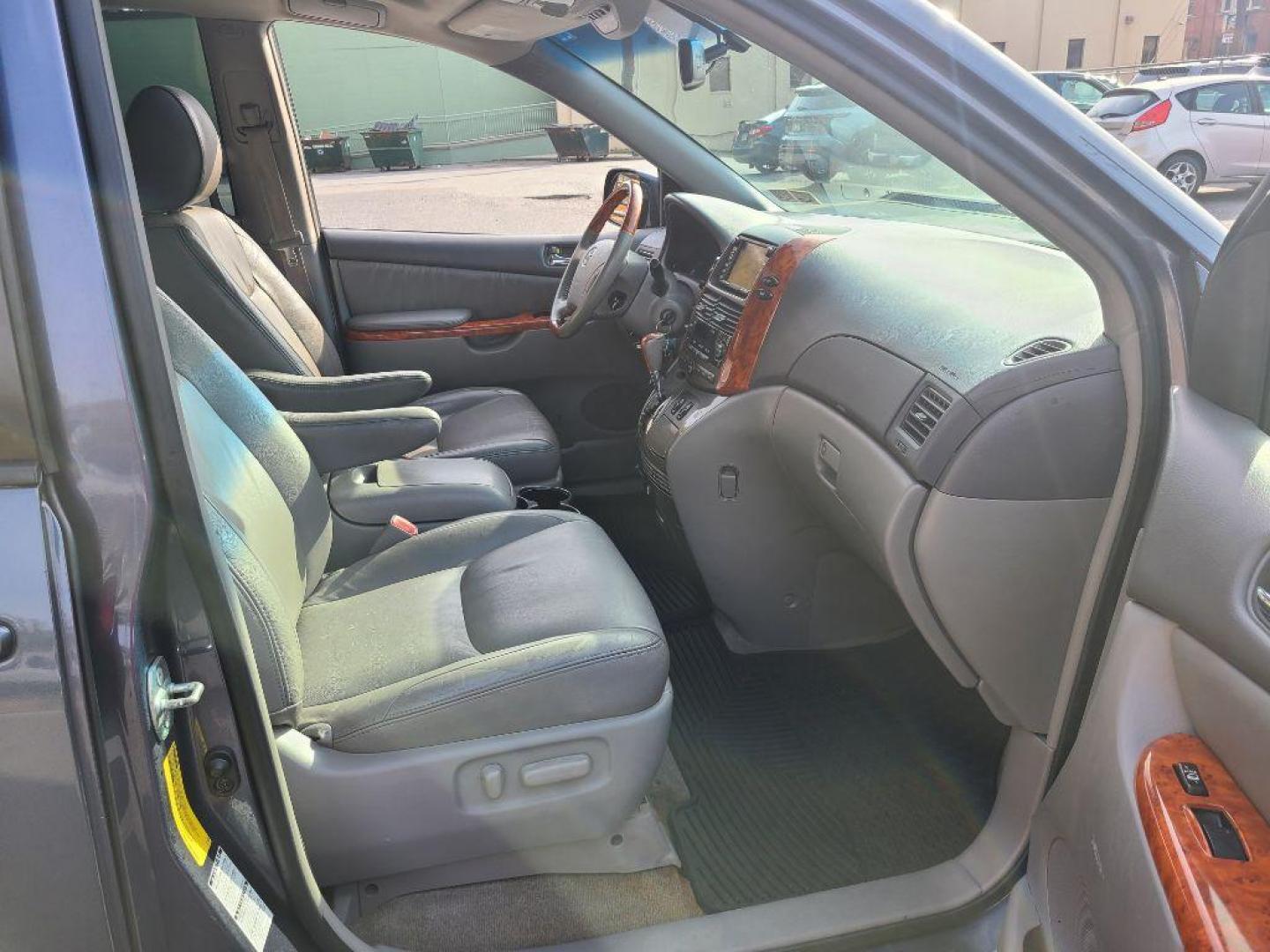 2010 GRAY TOYOTA SIENNA XLE LIMITED (5TDDK4CC1AS) with an 3.5L engine, Automatic transmission, located at 117 North Cameron Street, Harrisburg, PA, 17101, (717) 963-8962, 40.267021, -76.875351 - WE FINANCE!!! Good Credit/ Bad Credit/ No Credit - ALL Trade-Ins Welcomed!!! ***Guaranteed Credit Approval*** APPLY ONLINE or CALL us TODAY ;) Internet Prices and Marketplace Prices are SPECIAL discounted ***CASH DEALS*** Retail Prices are higher. Please call us to discuss your cash and finan - Photo#8