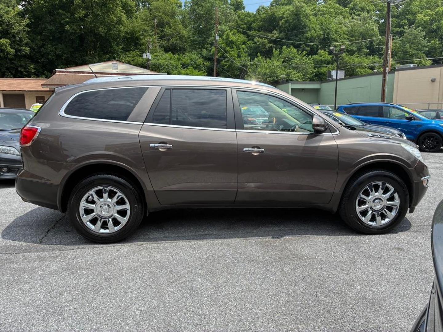 2011 BROWN BUICK ENCLAVE CXL (5GAKRBED7BJ) with an 3.6L engine, Automatic transmission, located at 117 North Cameron Street, Harrisburg, PA, 17101, (717) 963-8962, 40.267021, -76.875351 - WE FINANCE!!! Good Credit/ Challenged Credit/ No Credit - ALL Trade-Ins Welcomed!!! APPLY ONLINE or CALL us TODAY ;) Please call us to discuss your cash and/or financing options. - Photo#5