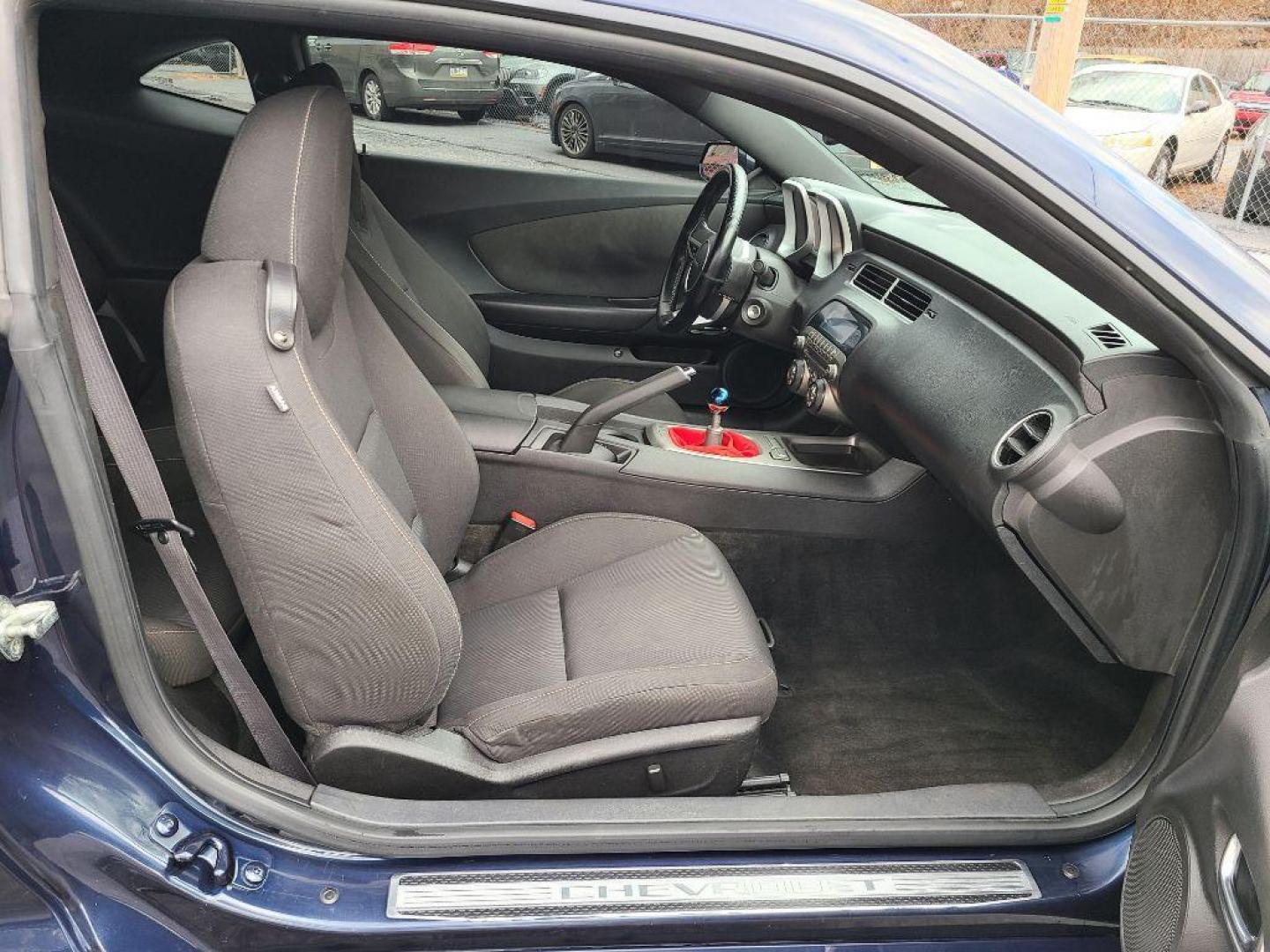 2011 BLUE CHEVROLET CAMARO RS (2G1FF1ED4B9) with an 3.6L engine, 6-Speed Manual transmission, located at 117 North Cameron Street, Harrisburg, PA, 17101, (717) 963-8962, 40.267021, -76.875351 - Photo#9