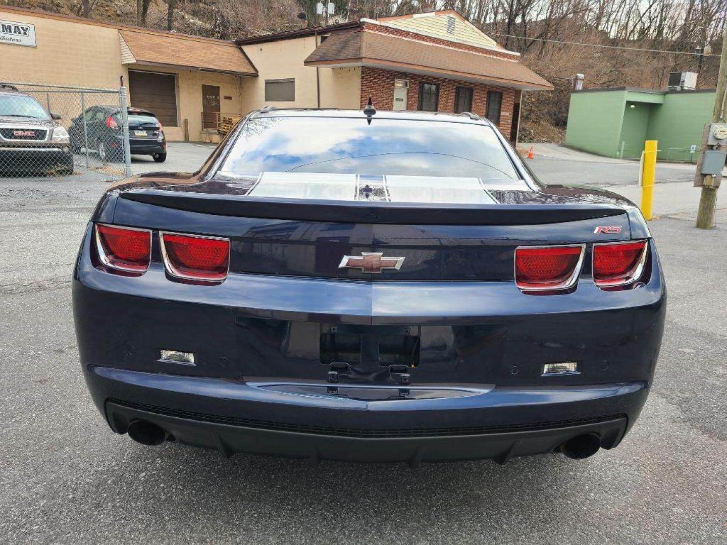 2011 BLUE CHEVROLET CAMARO RS (2G1FF1ED4B9) with an 3.6L engine, 6-Speed Manual transmission, located at 117 North Cameron Street, Harrisburg, PA, 17101, (717) 963-8962, 40.267021, -76.875351 - Photo#5